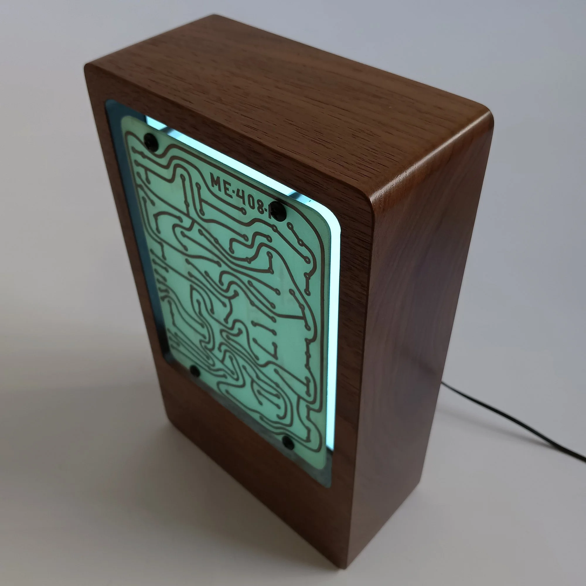 migliodesign-traces-tabletop-circuitboard-nite-light-10.jpg