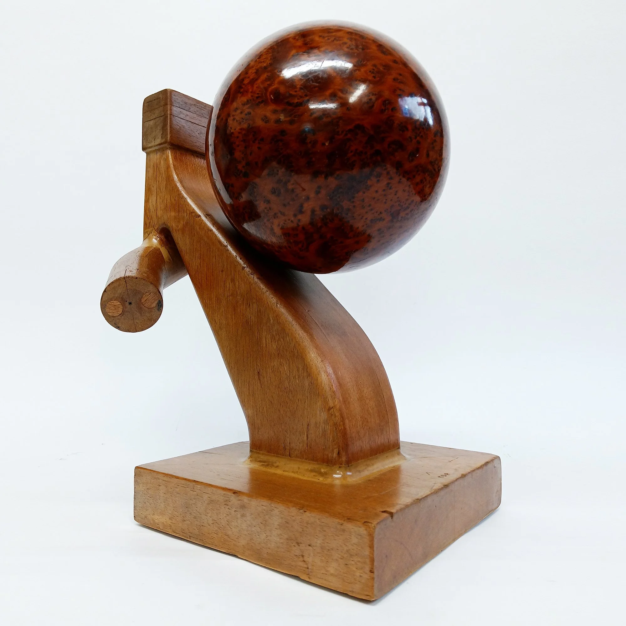 migliodesign-balancing-act-minimalist-table-sculpture-9.jpg