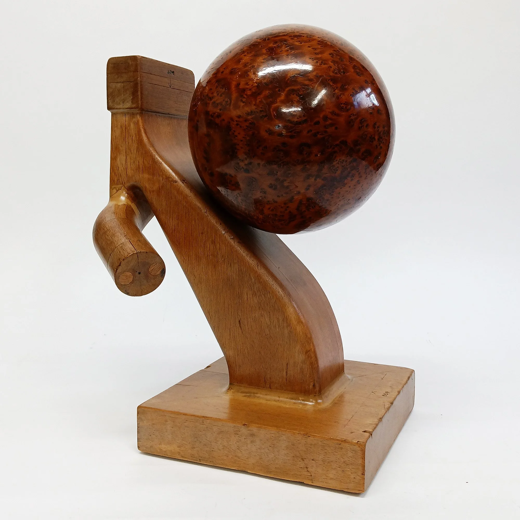 migliodesign-balancing-act-minimalist-table-sculpture-3.jpg