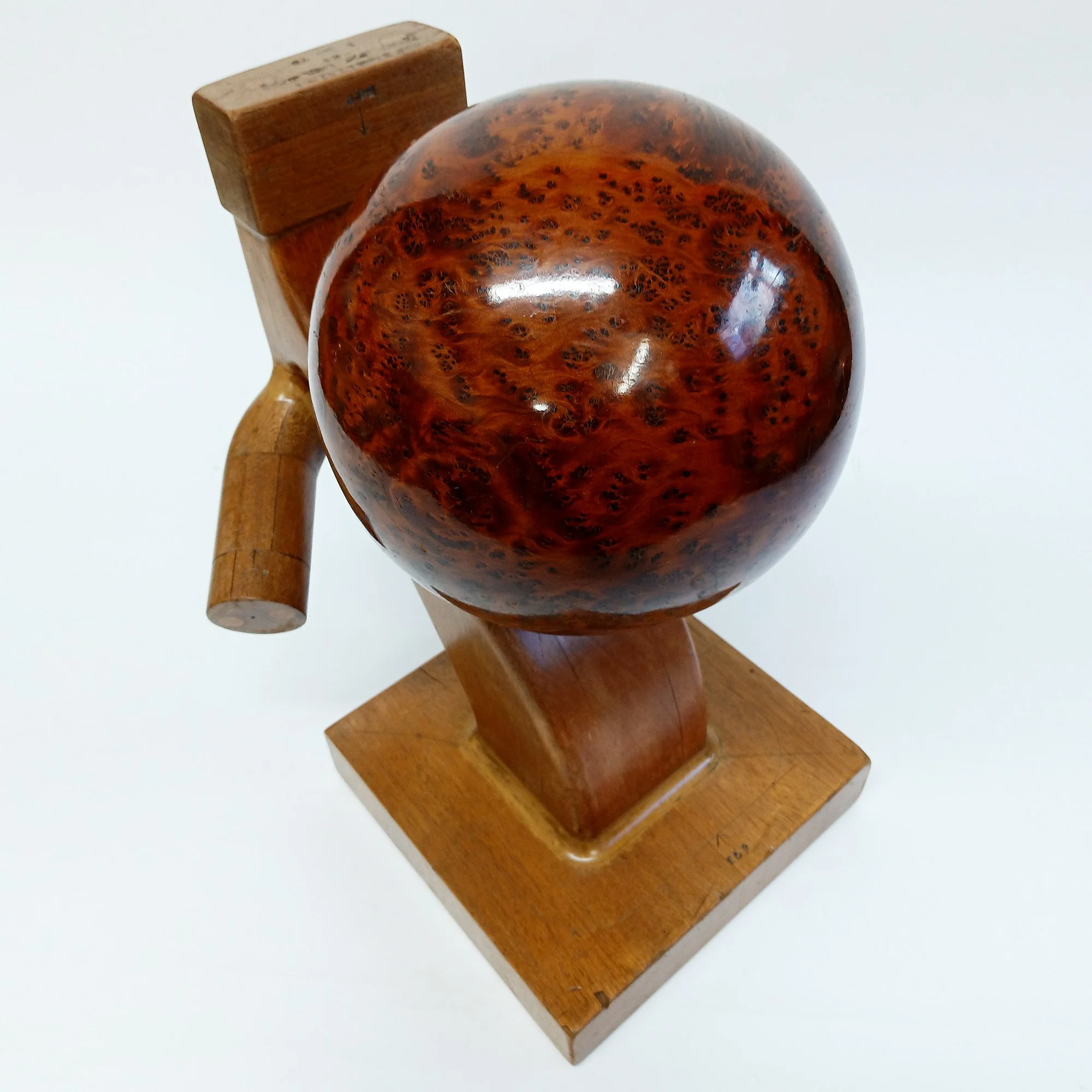 migliodesign-balancing-act-minimalist-table-sculpture-7.jpg