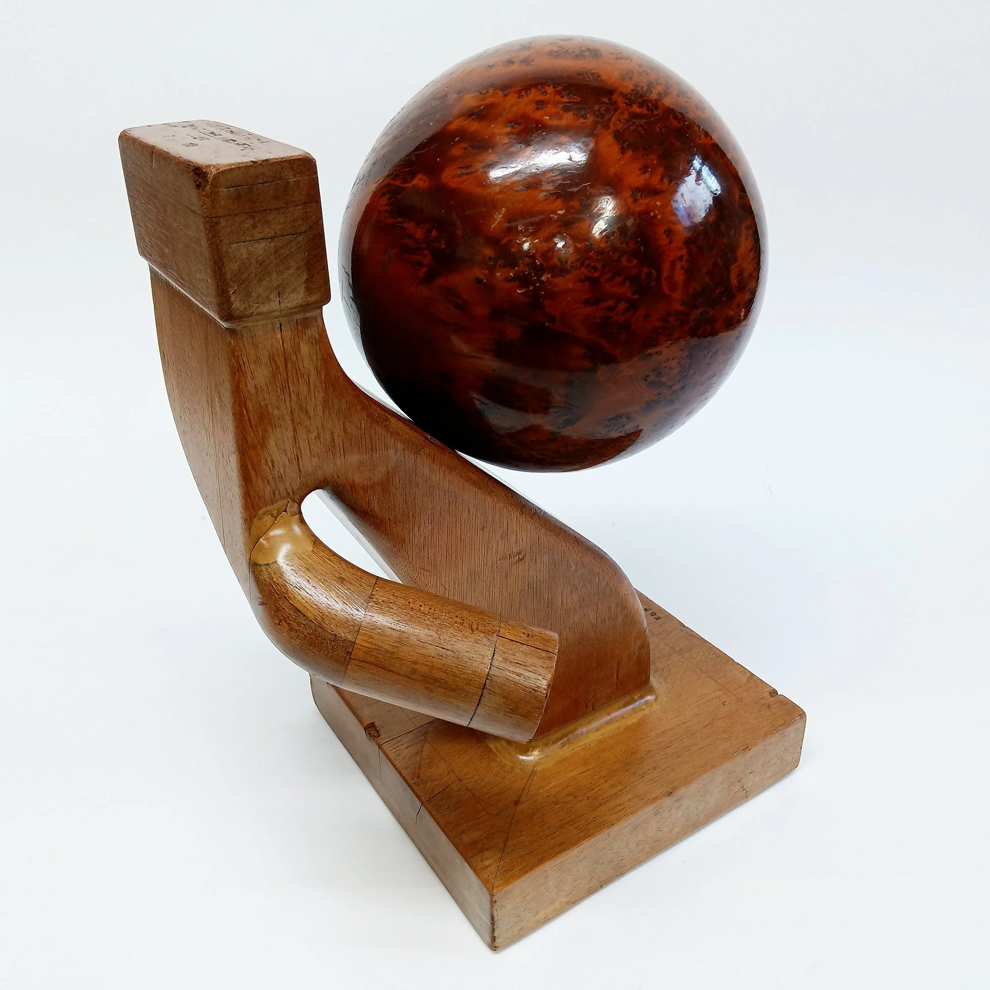 migliodesign-balancing-act-minimalist-table-sculpture-8.jpg