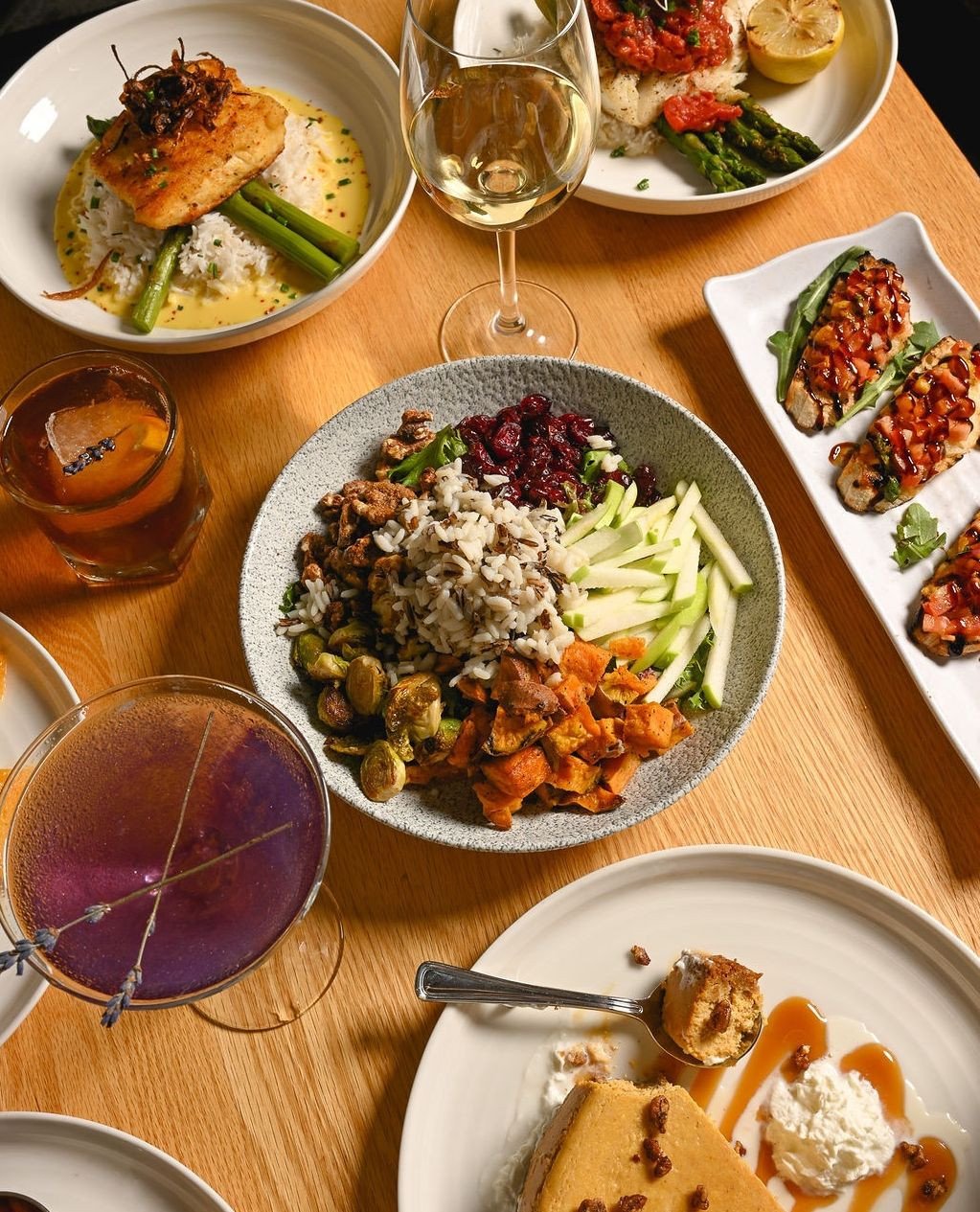 The holiday season is in full swing, and there&rsquo;s nothing better than slowing down around a table with great food and good company! Whether you&rsquo;re stepping out for lunch, a cozy dinner, or Sunday brunch - The #cottagewellesley is here to w