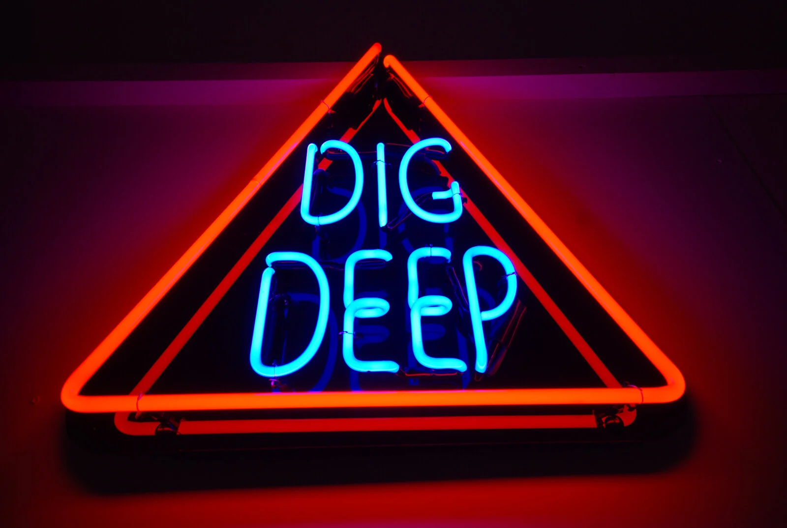 5Raphael-daden-whichwaynow-Whitefriargate-Hull-neon-MDF-Dura-Tran-perspex_1.jpg