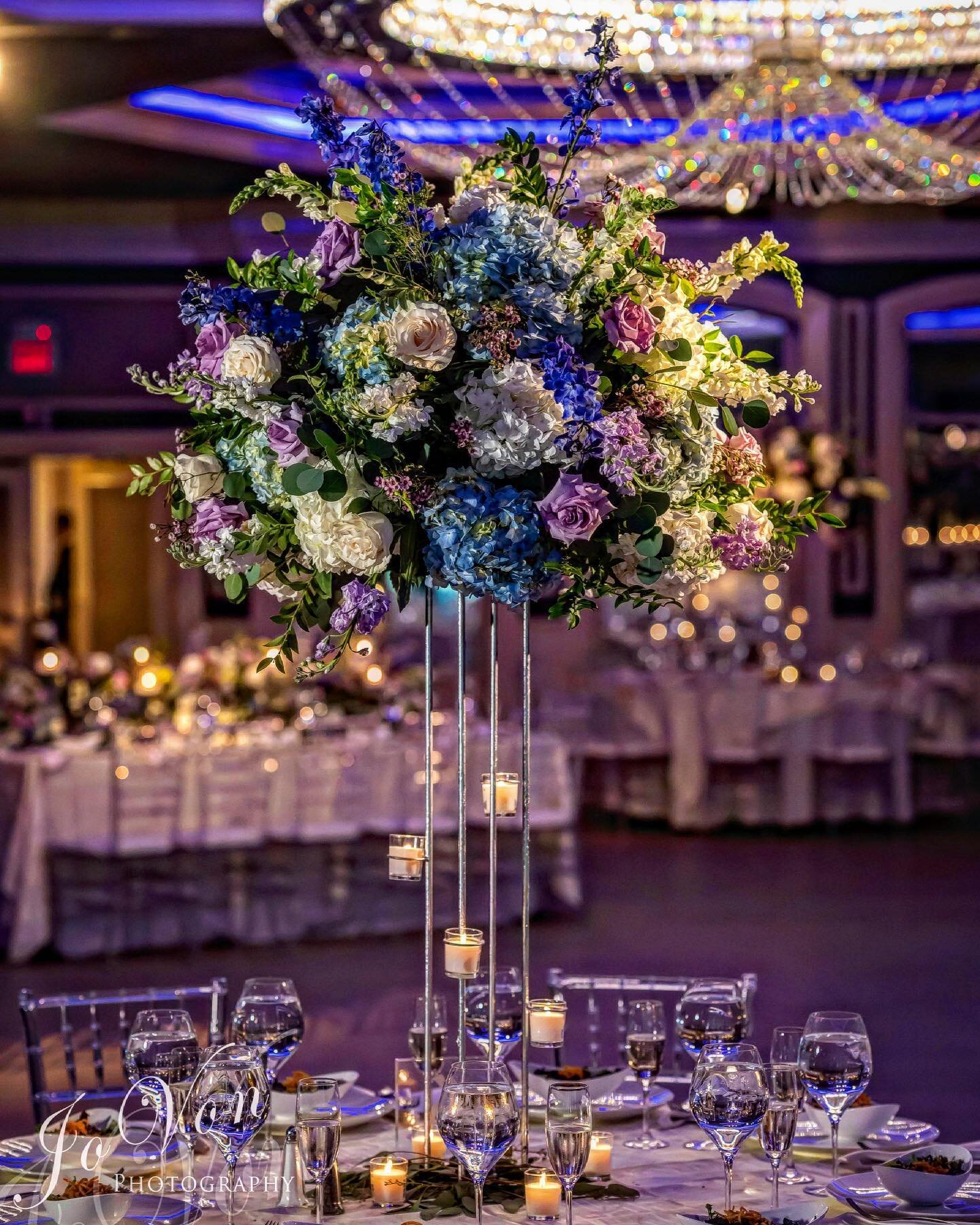 The perfect mix of cool tones captured by @jovonphotography 

Turning Your Biggest Dreams Into Extraordinary Events✨
www.flowersbybrian.com
.
.
.
#flowersbybrian #weddingflowers #fallwedding #winterwedding #wedding #theknot #weddingwire #dreamwedding