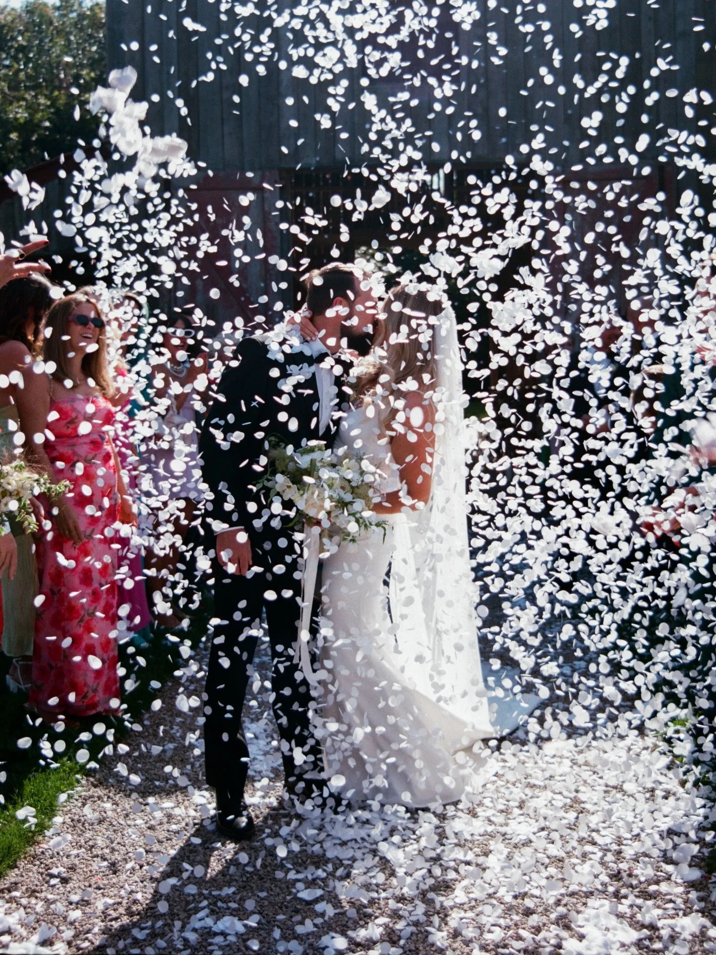 Confetti like SNOW! Sometimes, the timing, volume, sun and couple all just ALIGN perfectly - like this magic moment of @lucyfoxy_ &amp; Will &hellip;.on #film 🫶🏼✨❄️