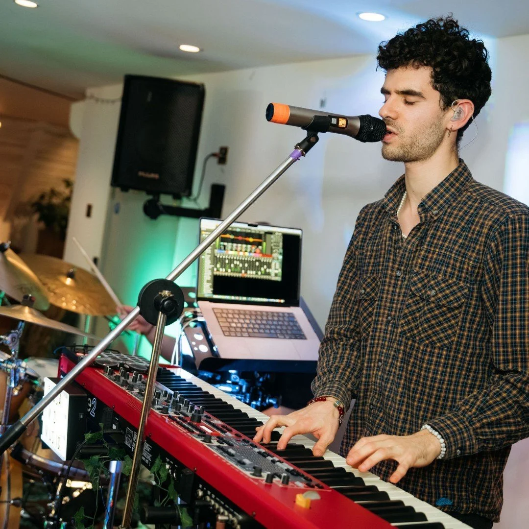 "Your music was absolutely fantastic and set the perfect tone for the evening - everyone had such a great time!"
⭐⭐⭐⭐⭐

Thanks @advance_trs we had great fun performing at your Christmas party at @theboathousecafeguildford 🎉🎹

📸 Photograp
