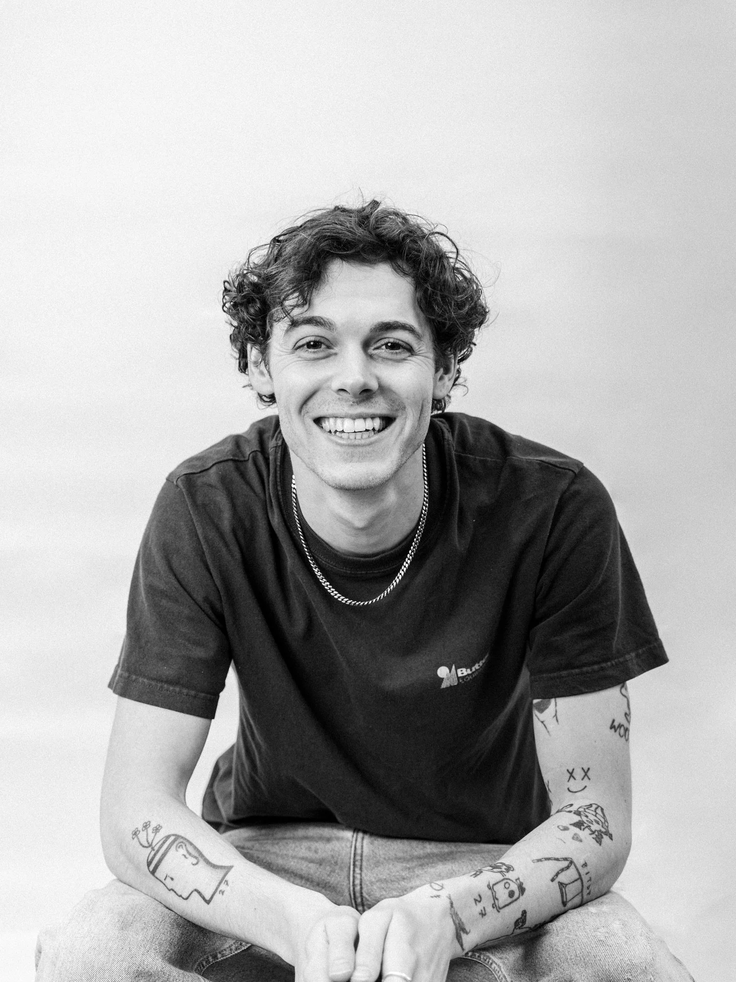 Got a few slots open next month: 🎥

Videography, photography &amp; editing. Get in touch 📥 

#freelance #video #videography #artist #london #edit #edits #photographer #photoshoot #events #music