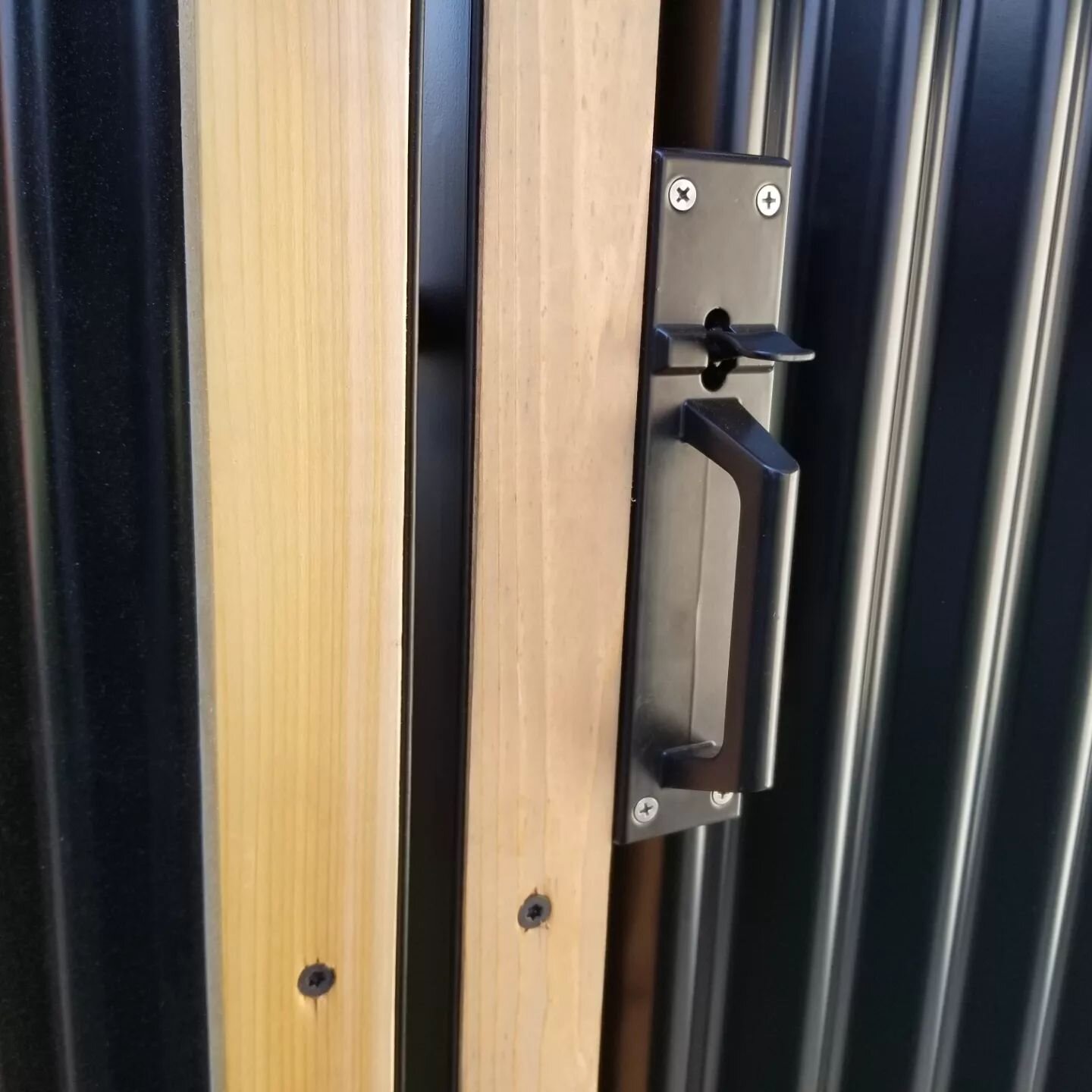Corrugated Steel Gates / Details

#fraservalleybusiness #custommetalwork #chilliwackfabrication #chilliwackbusiness #custumgates #allenclad