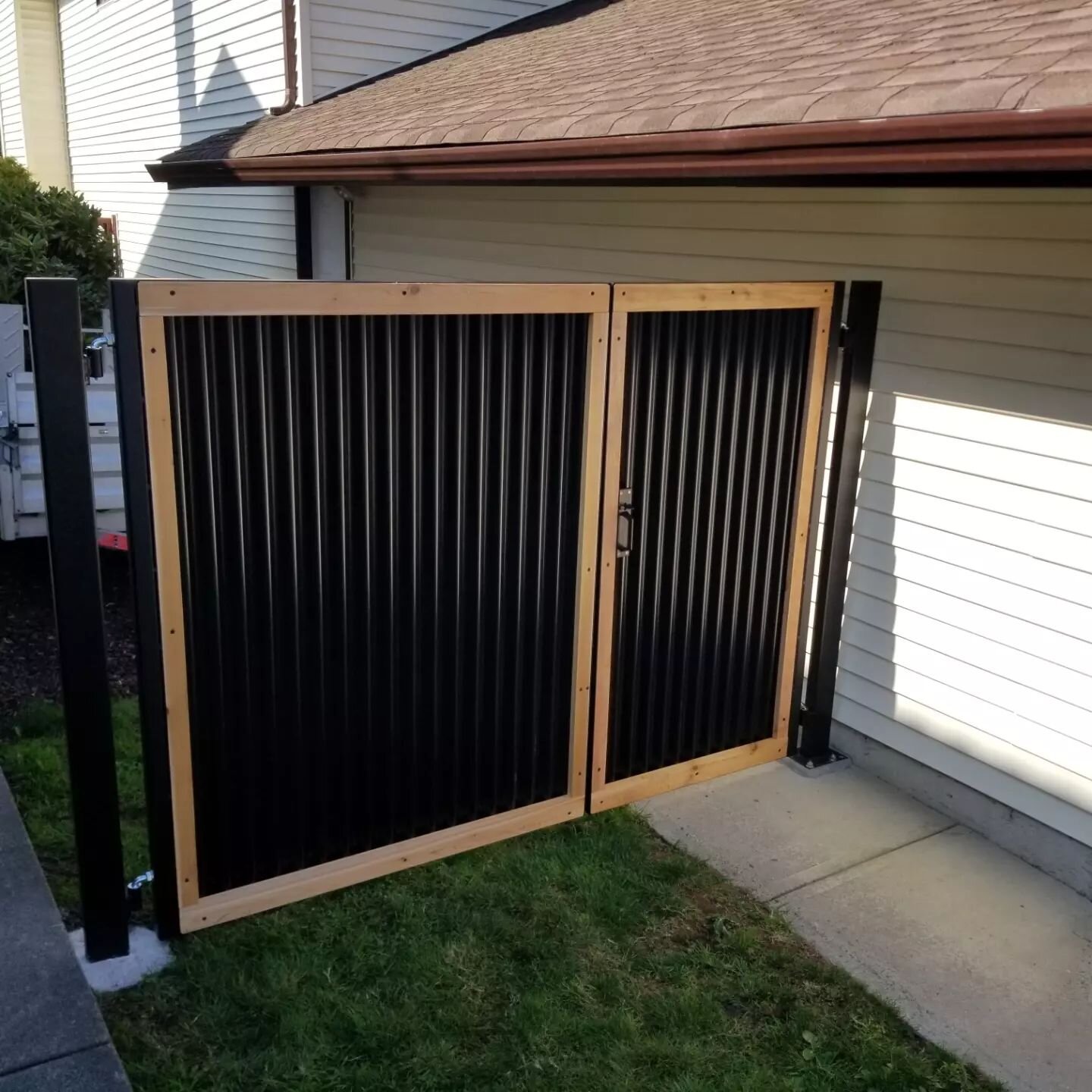 Custom Request: 
Corrugated Steel Gate (Framed in steel, NOT framed in cedar) The cedar is only used for aesthetics.

Benefit: 
An extremely rigid design / reliable long term durability / dimensionally stable through all weather conditions.

#customg