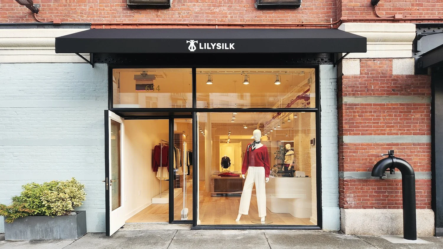LILYSILK-NYC-store-1.jpg
