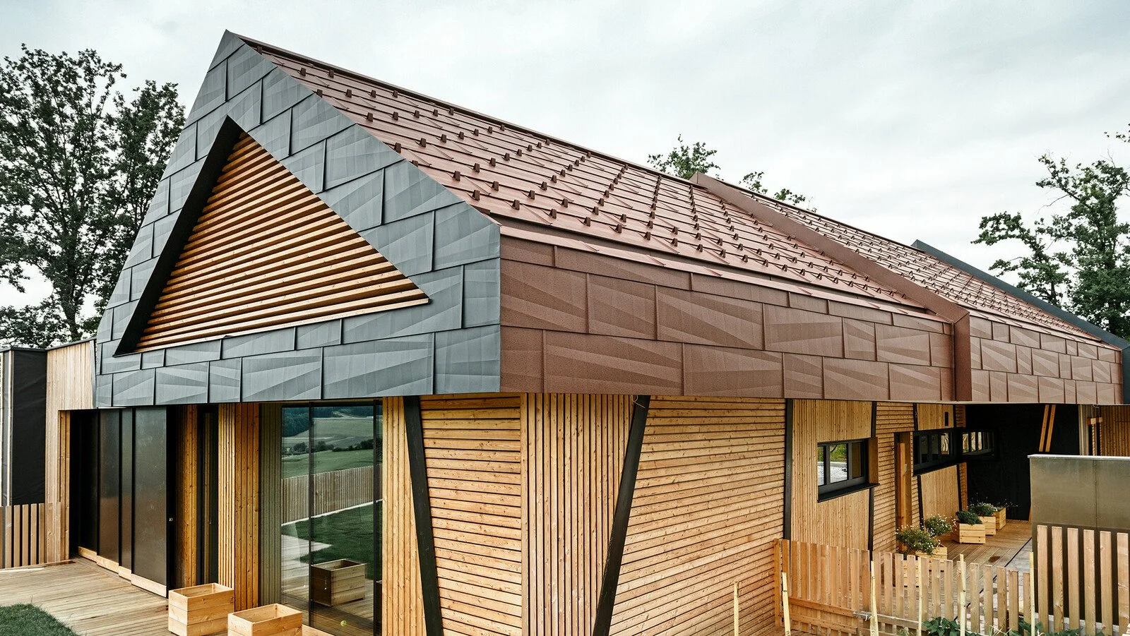 csm_PREFA-Dach-Fassade-Dachpaneel_FX.12-Anthrazit-Rostbraun_f9c071bf65.jpg
