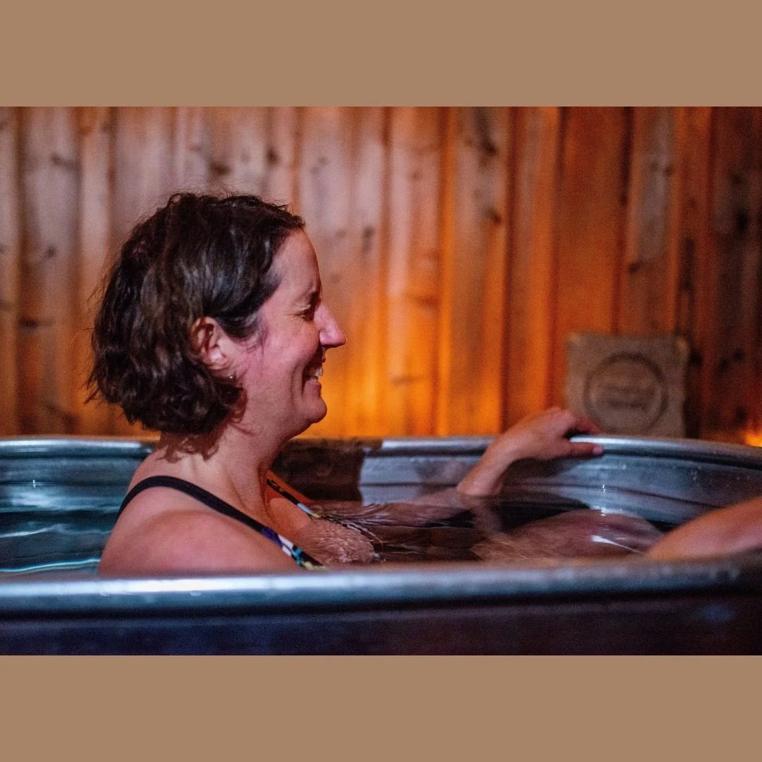 Last Friday I spent my evening doing a few of my fav things - sweating, chilling, breathing (shout out to @andrewdaye_ who facilitated an amazing breathwork session) and connecting with like-minded ppl @torontosaunafest Wow! @stayunbounded and their 