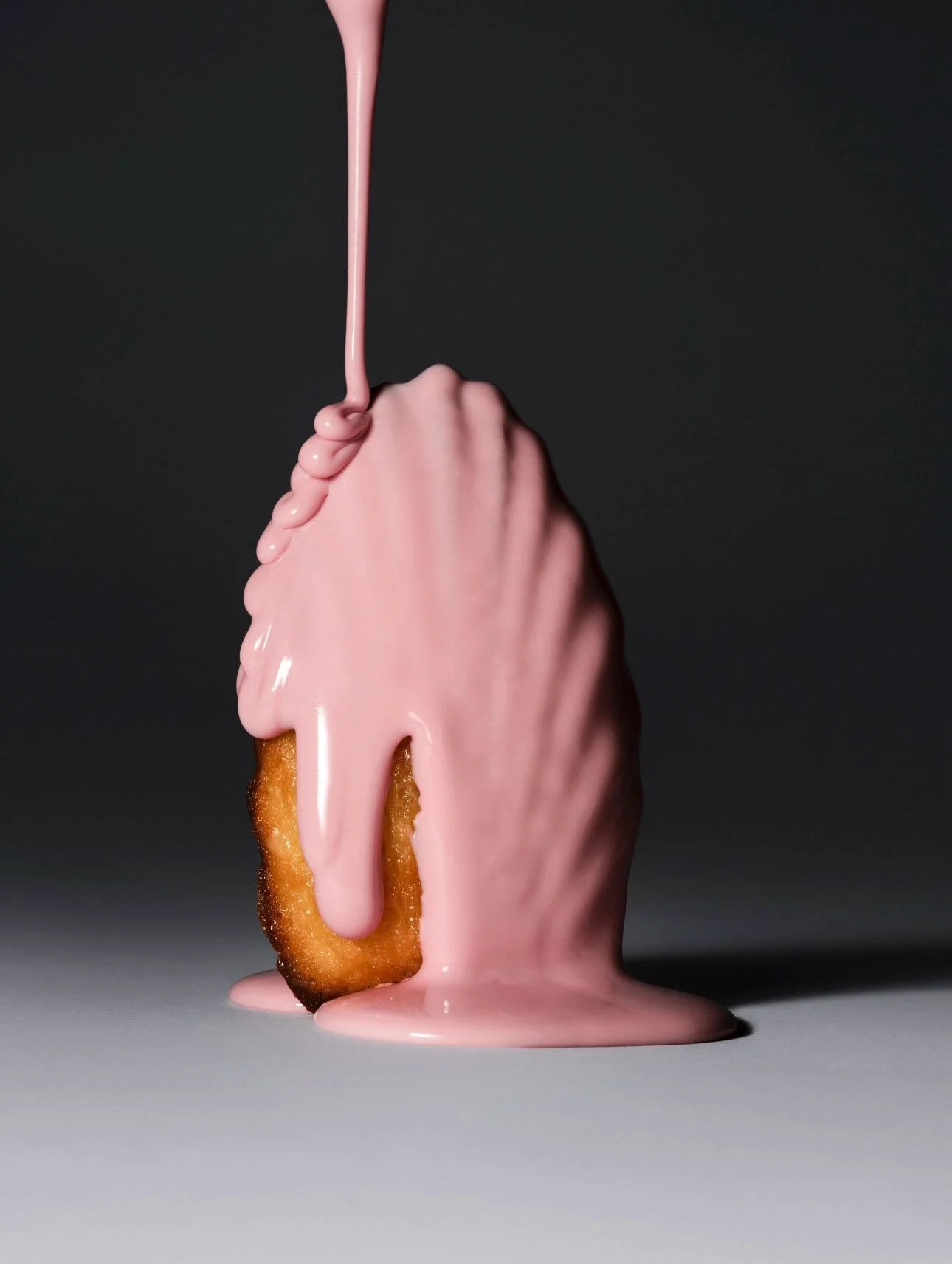 Wet and drippy kind of spring so far .. but coming soon madeleine rose @lamerceriepatisserie - so delicious🩷🩷 lovely drawing and 📷 @hisuzanne creative @robinrw99 @rwguild #madeleine #pinkchocolate
