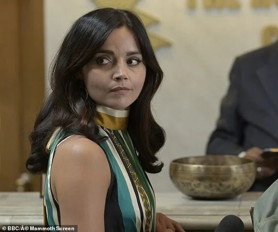 The best outfits from “The Serpent” BBC 