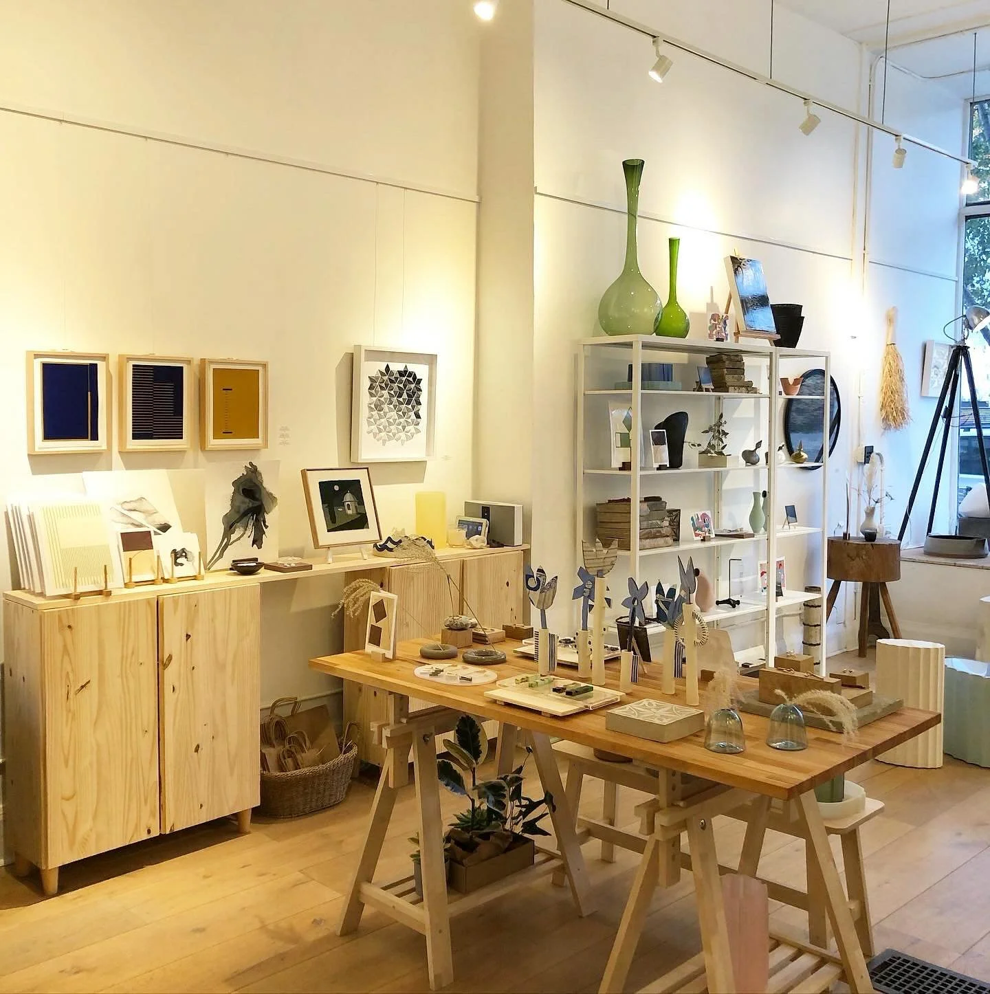 Today&rsquo;s the day!

𝗦𝘁𝘂𝗱𝗶𝗼 𝗟𝗶𝘁𝘁𝗹𝗲 𝗥𝗲𝗱 𝘅 𝟰𝟳 𝗔𝗿𝘁𝘀 𝗠𝗮𝗿𝗸𝗲𝘁
47 Milky Way, Toronto, ON M6K 3L4
Saturday November 23rd 12-5pm

A look back at our 2021 Holiday Popup with @gallerylittlered