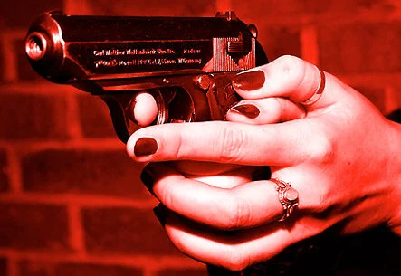 Honorable mujer es perseguida y capturada por el Estado por defenderse de criminales