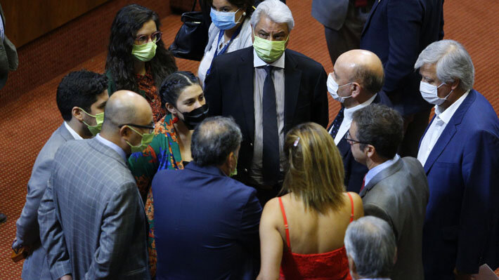 Diputados elevan resolución oficial contra Carabineros usando "argumentos" falsos copiados al movimiento terrorista "antifa"