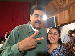 Doris González junto al narcodictador venezolano, Nicolás Maduro.