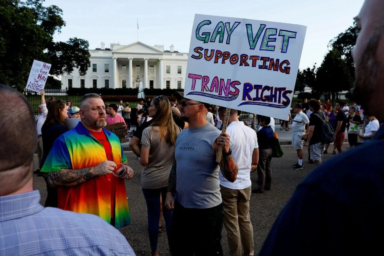 Biden revierte la medida de Trump de prohibir transgéneros en Fuerzas Armadas