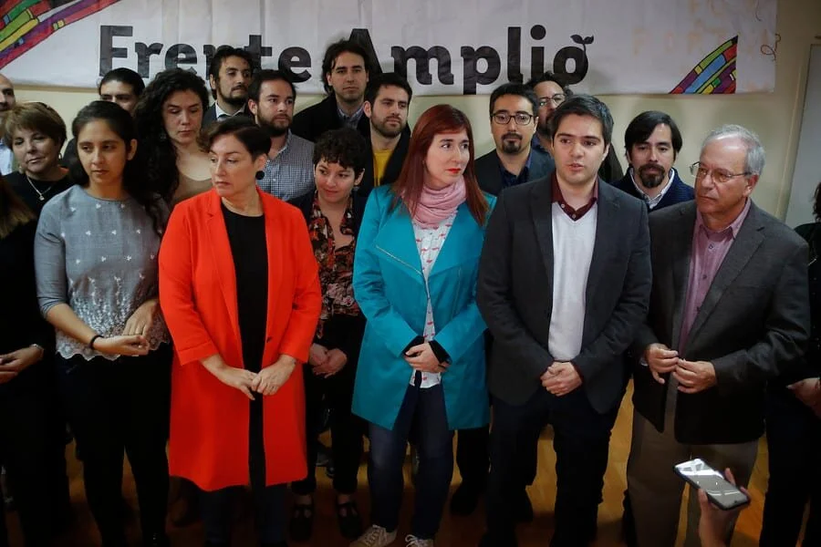 La foto de archivo sigue guardando la vigencia de lo que los rostros del Frente Amplio dicen de su futuro político.