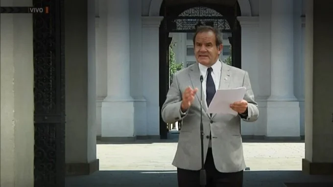 El canciller, Andrés Allamand , aclaró que personas con visas de turistas e irregulares quedan excluidos del plan de vacunación.