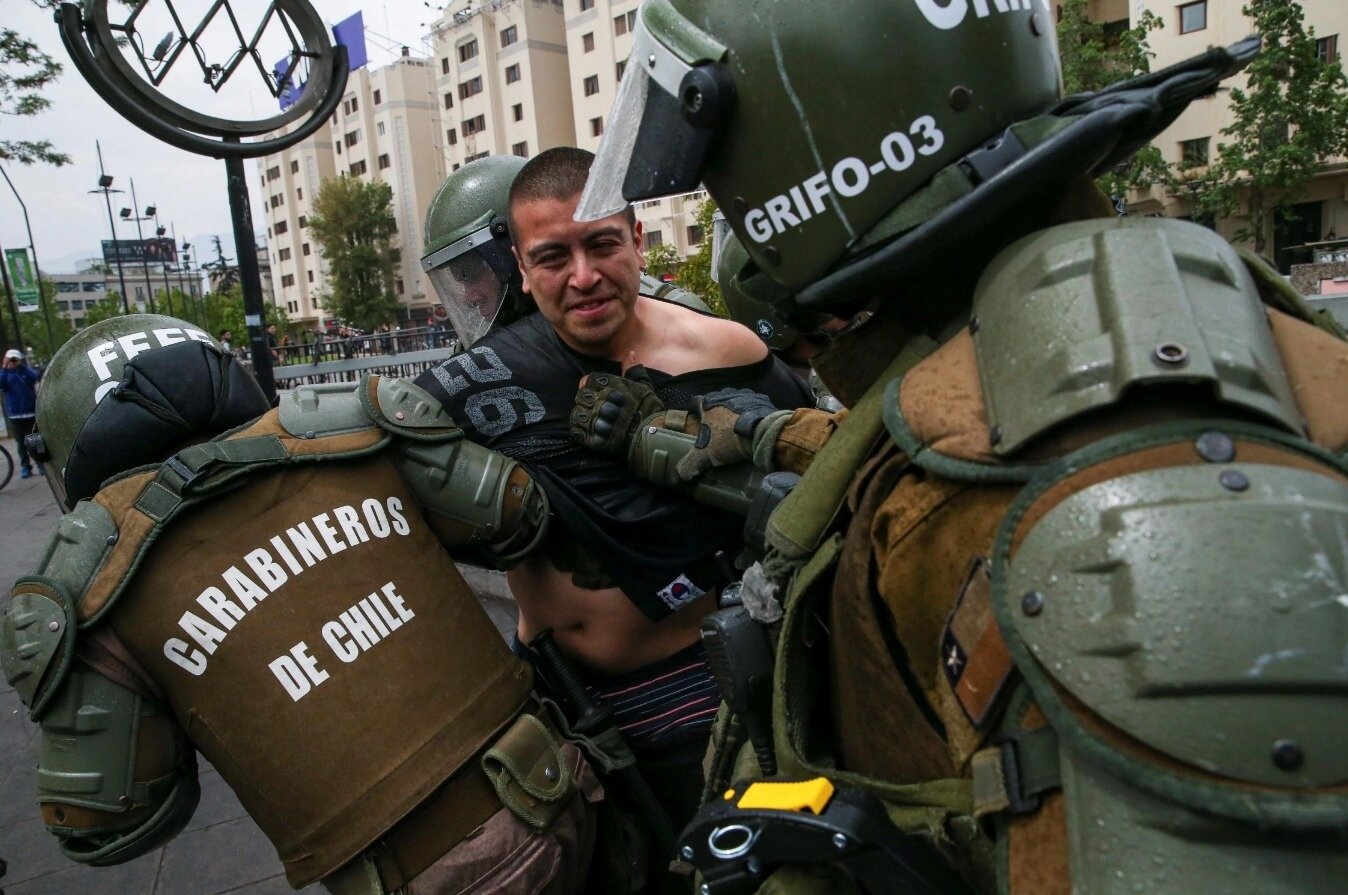 ataque carabineros.jpg