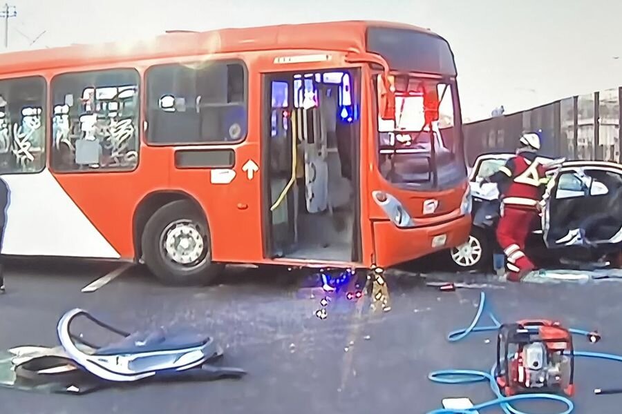 Los tres pasajeros y el conductor se encuentran fuera de riesgo vital.
