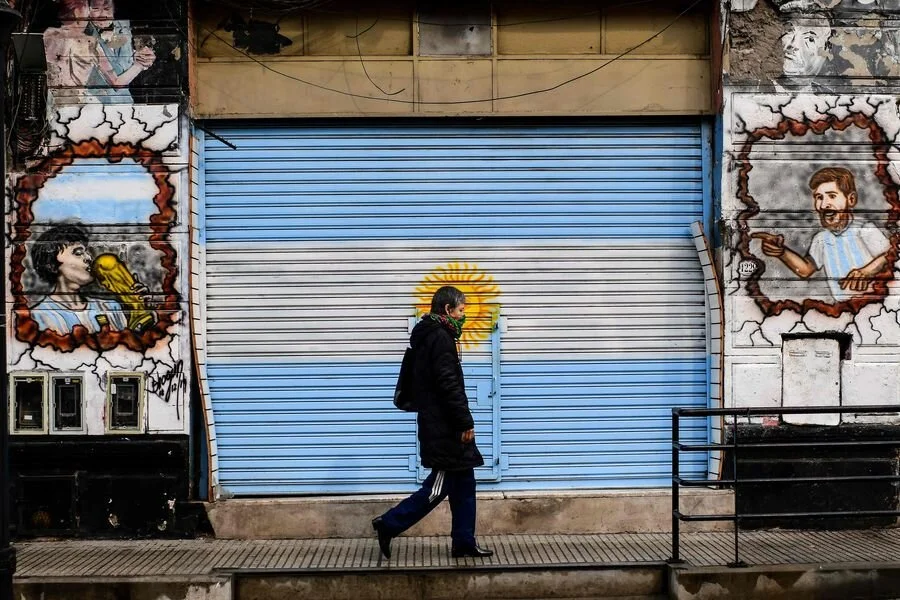 En el peor momento de la pandemia en el país, con récord de casos y ocupación de camas de terapia intensiva, las acusaciones políticas se agudizaron.