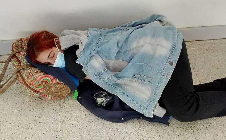 Lara Arreguiz tenía diabetes, y su imagen tumbada en el suelo de un hospital se ha convertido en un símbolo de la precariedad del sistema de salud argentino.