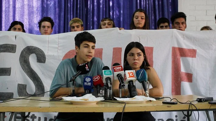 Convención Constitucional valida adoctrinamiento de menores en los colegios y la instauración de un sistema educacional de pensamiento único