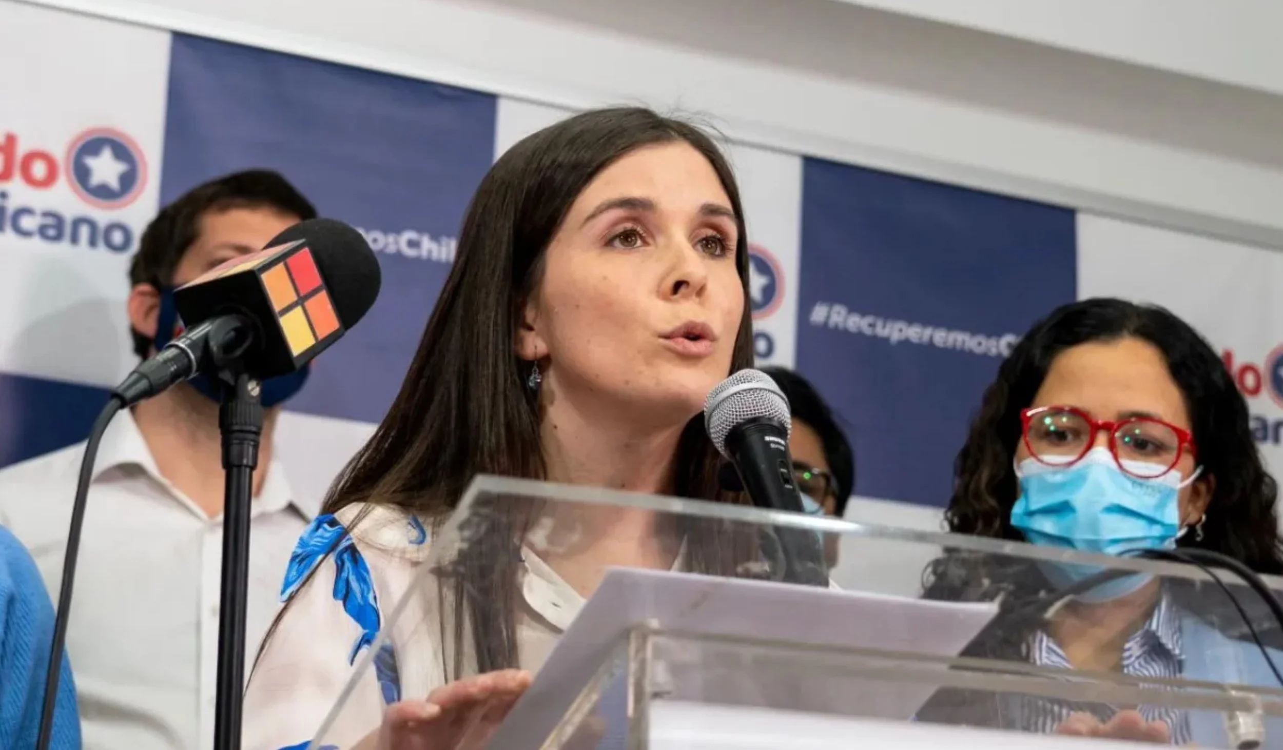 Diputados republicanos presentan proyecto para erradicar el "pase de movilidad"