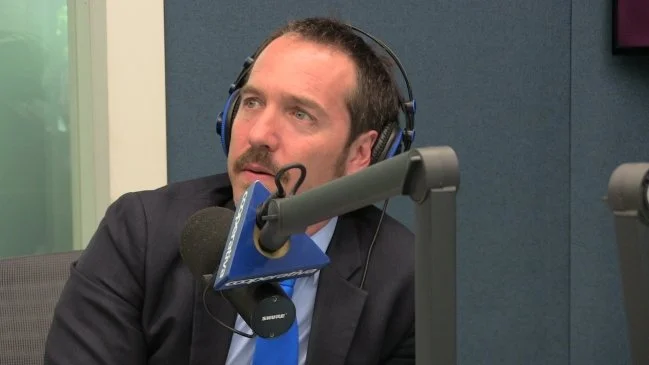 Nombramiento del hijo de Carmen Hertz como agregado cultural podría generar crisis diplomática con España