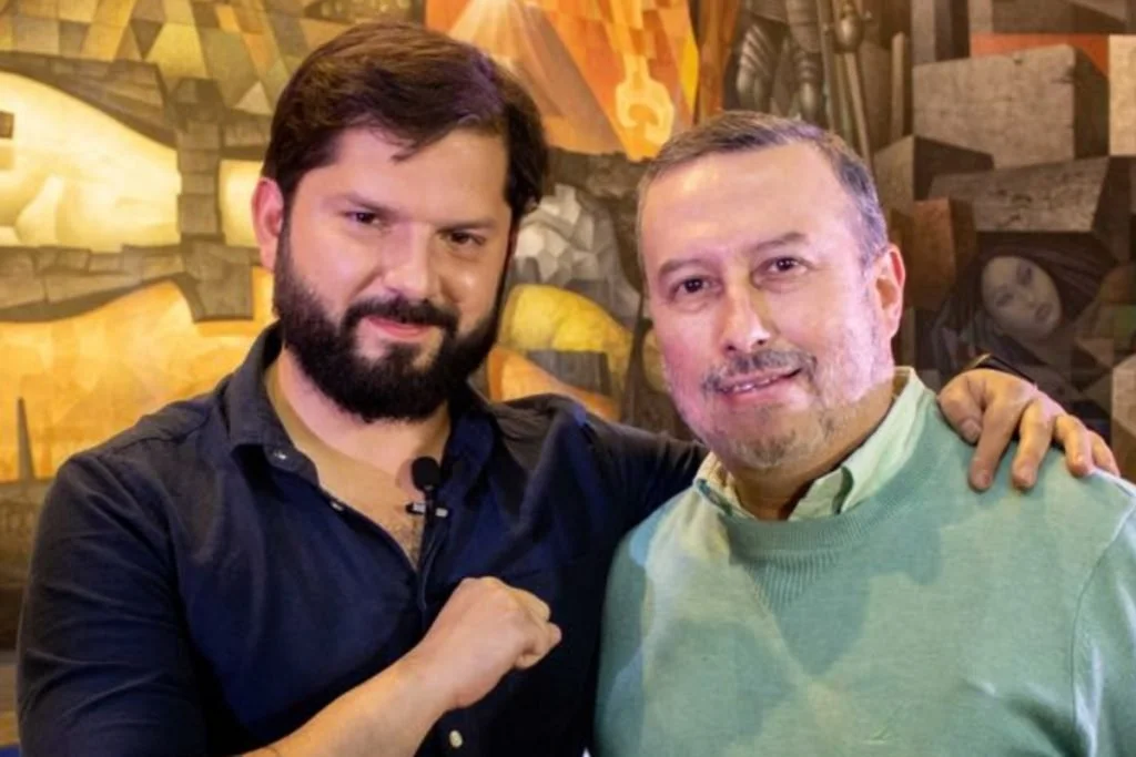 Seremi de Salud Eduardo Barra reconoció estar "mandatado" por Gabriel Boric para impulsar el "apruebo"