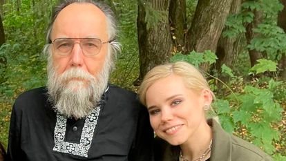 Moscú: Fue asesinada en atentado la hija del filósofo ruso Alexander Dugin quien tiene fuerte influencia en el gobierno de Putin