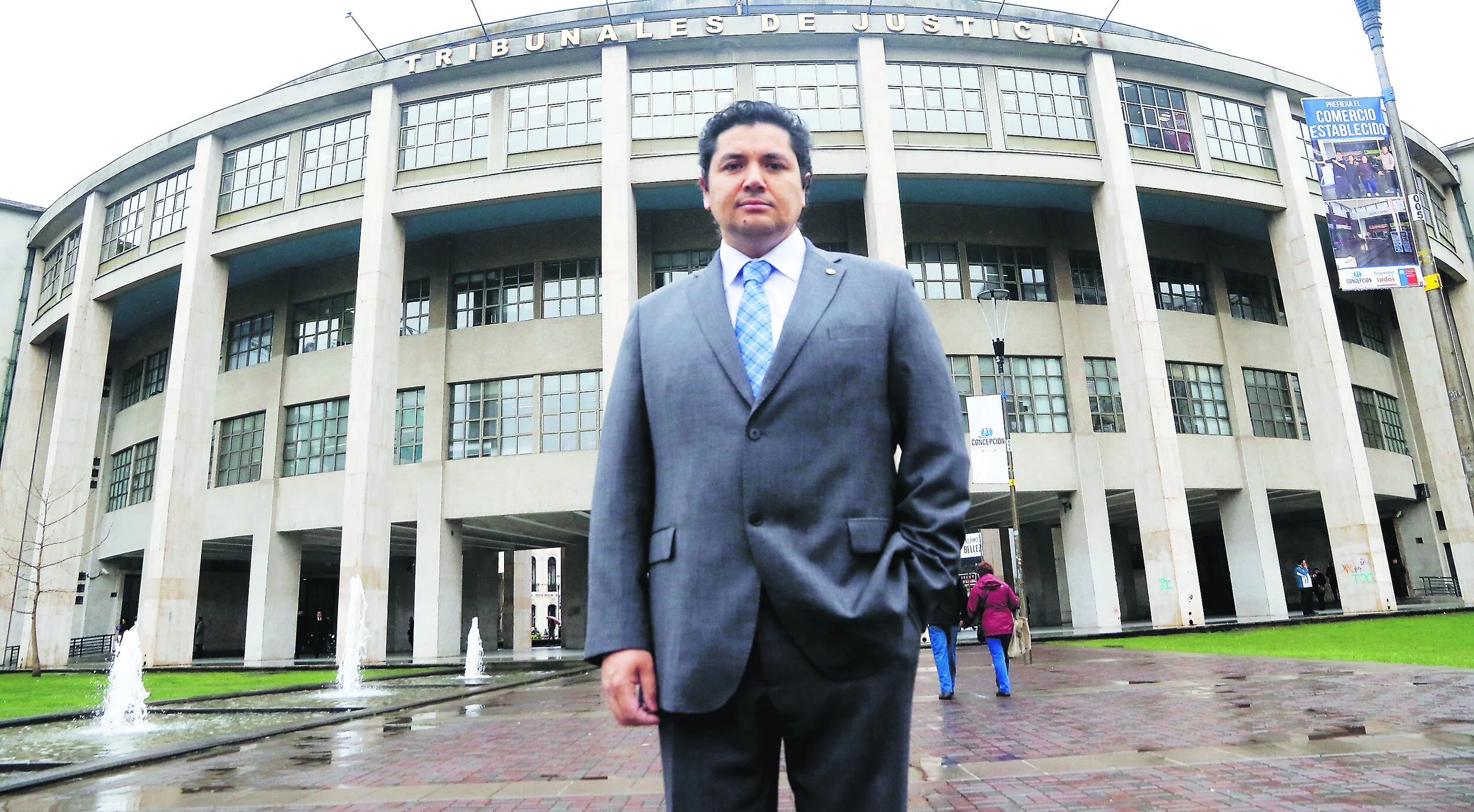 Abogado querellante contra Héctor Llaitul es su admirador, lo defiende en otro caso y lo califica como un "buen líder"