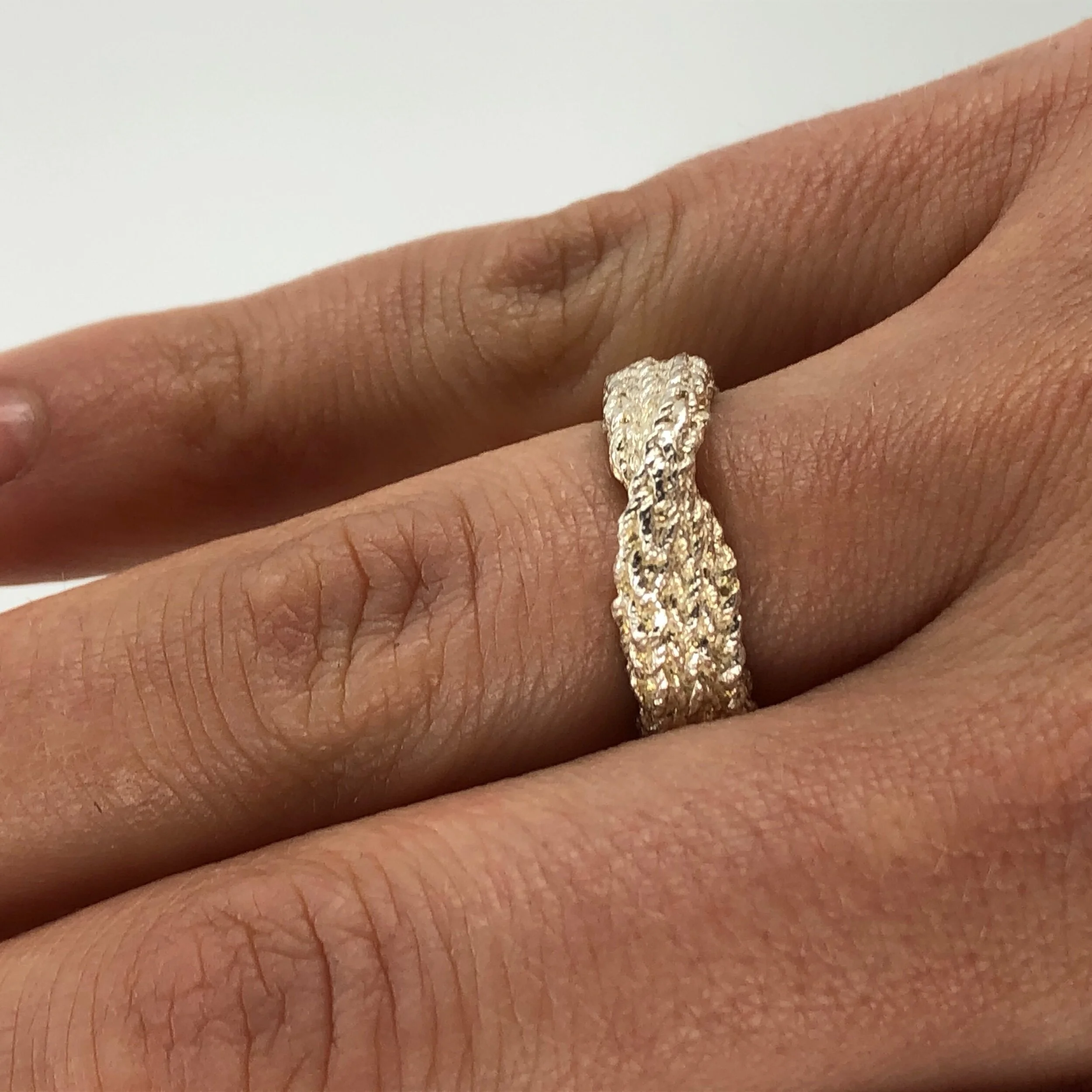 33F5E2D0-609E-4A5E-8163-FFDAB5CFD33F