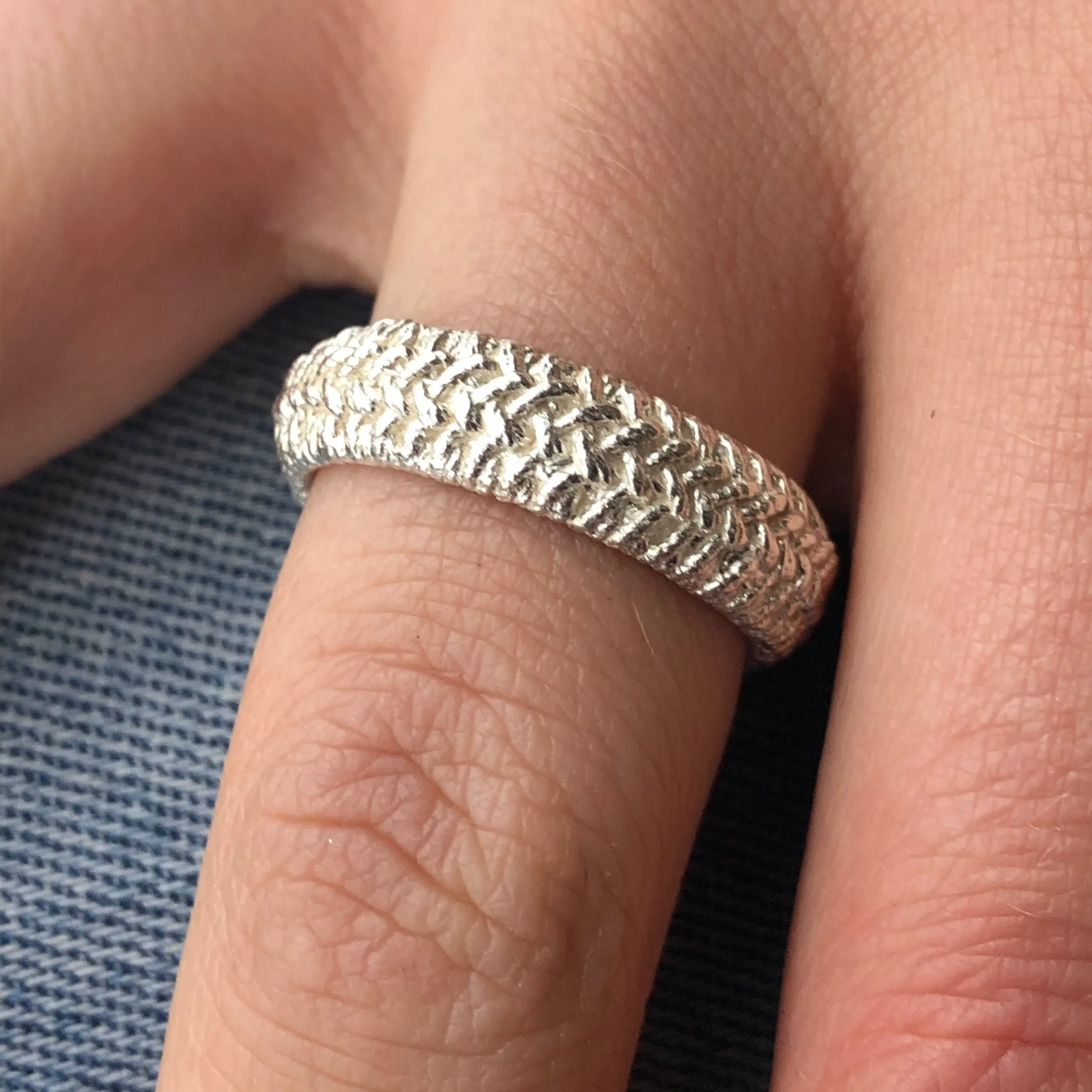 DECF7A46-65AF-49B6-AC8D-8373281BA6E1