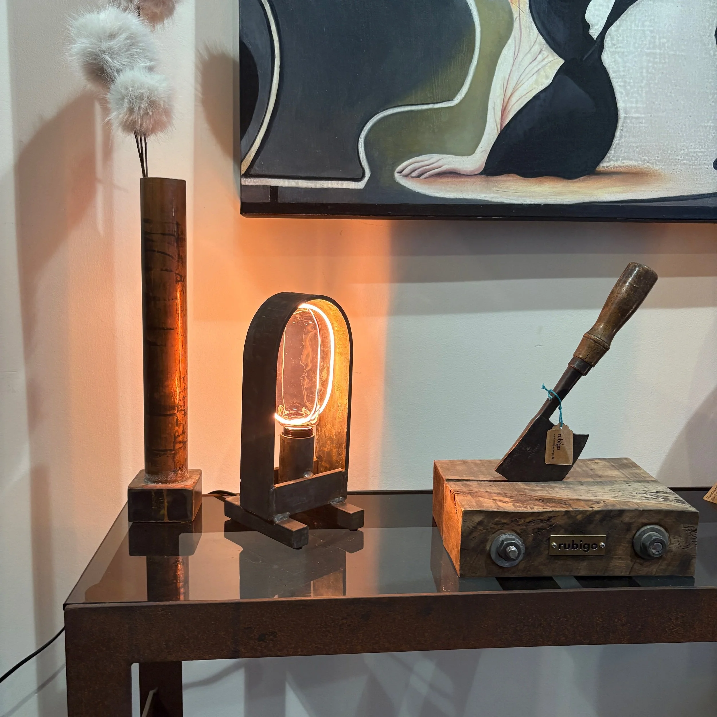 zeitlosem Industrial Design zu verleihen – funktional, elegant und einzigartig. Ideal für anspruchsvolle Liebhaber hochwertiger, langlebiger Wohnaccessoires.