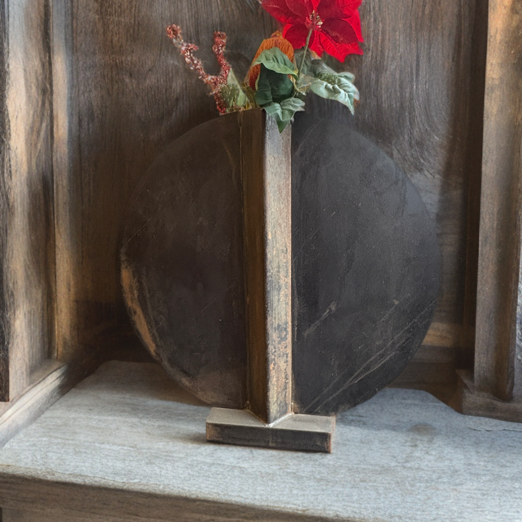 Vase aus Industriestahl, handgefertigte Metallvase, rostige Vase, Designer-Vase H. Erlenbach, Outdoor Vase Metall, skulpturale Vase, Industrial Design Vase