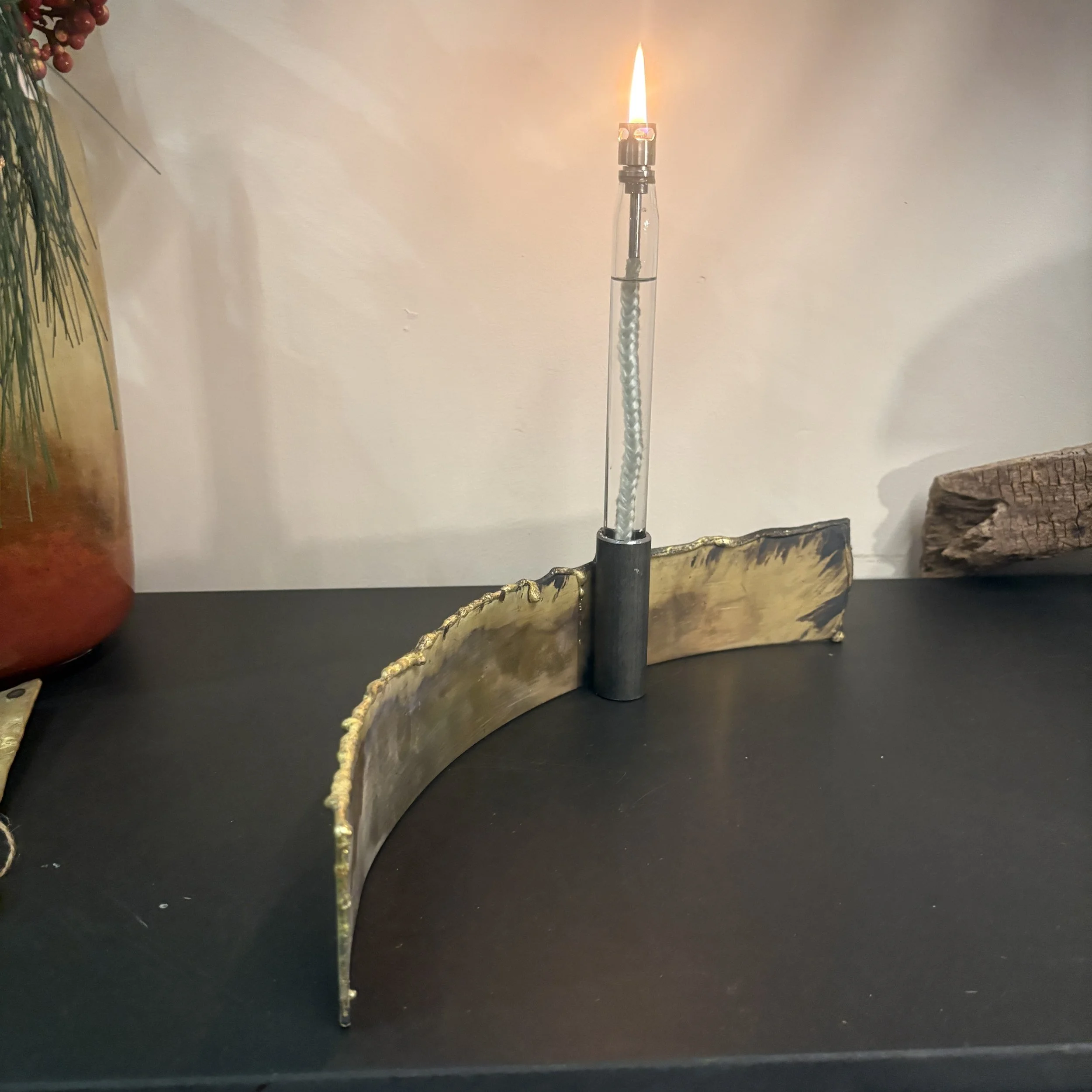 Industrial Oillamp "brass meet peri-design" — Handgefertigte Messinghalterung für Öllampen.JPG