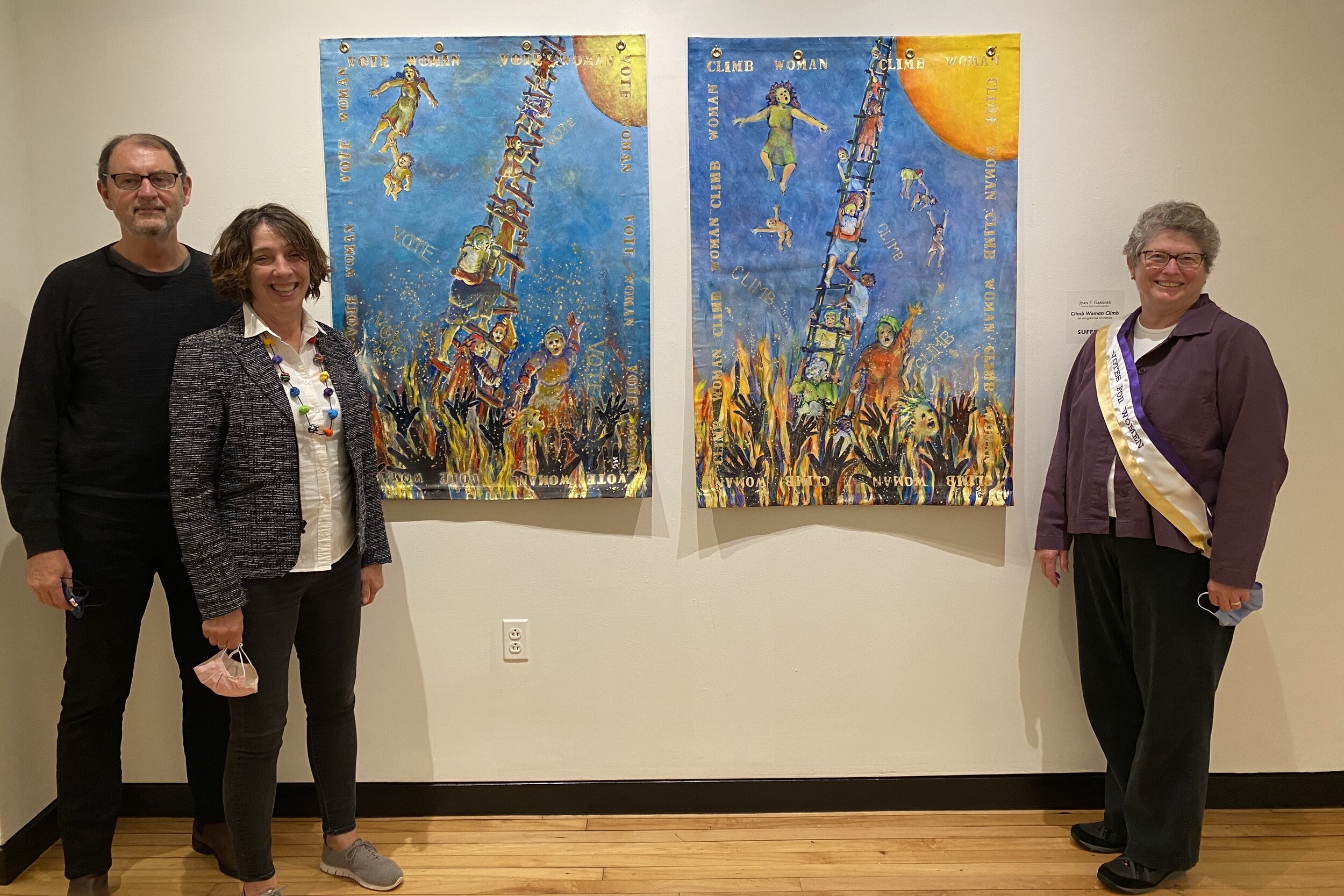 Tom, Cindy Lundy and Linda Greenwell heart Joanie's art.