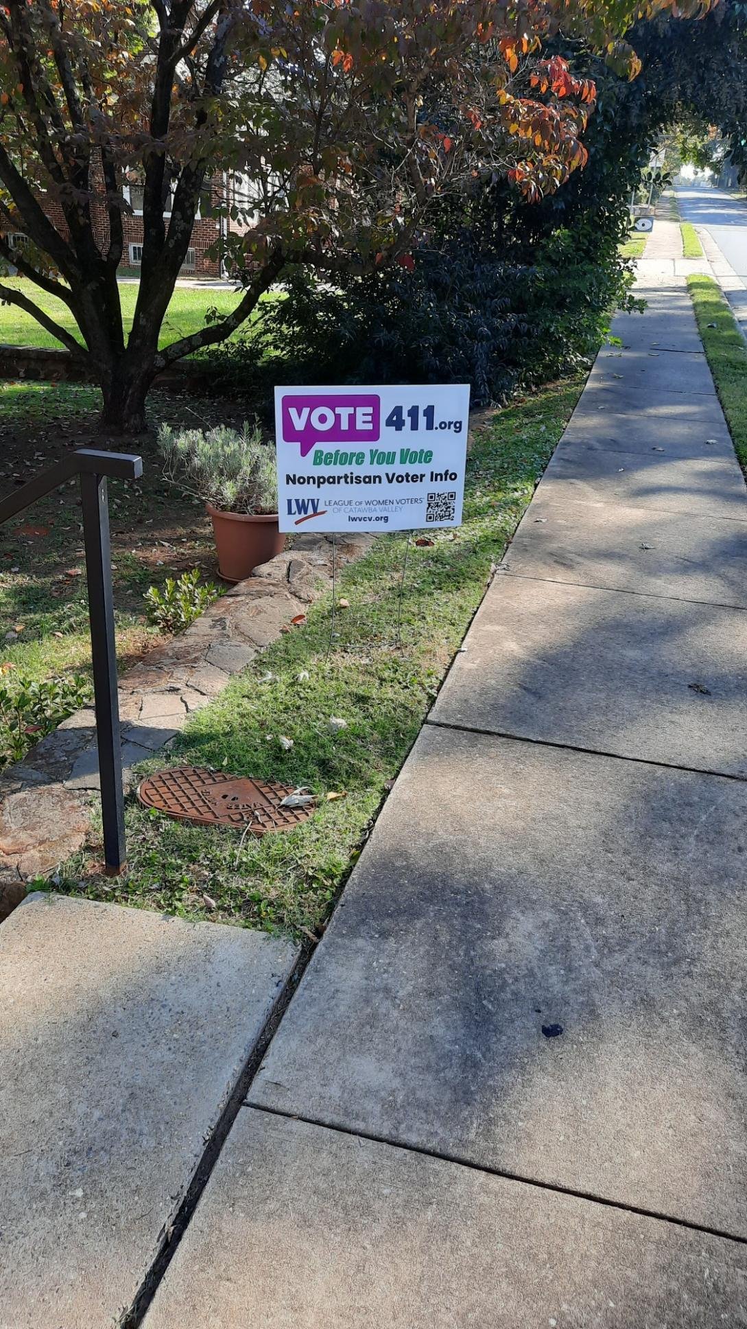 Oct 2022 - on busy 3rd Ave corner in Hickory.jpg