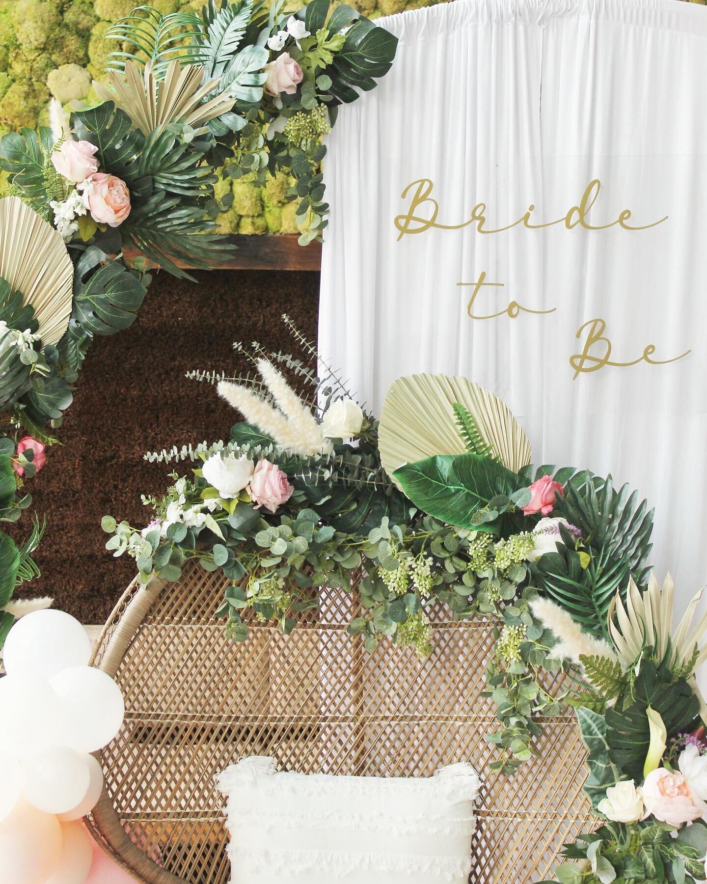 Tropical Vibes ✨

courtesy of @jaqiesevents 

Featuring my signature acrylic sign. Custom-made to say &ldquo;Bride to Be&rdquo; 🤗

&bull;
&bull;
&bull;
&bull;
&bull;
#bridalshower #bridalshowerdecor #bridalshowerbackdrop #bridalshowerideas #peacockc