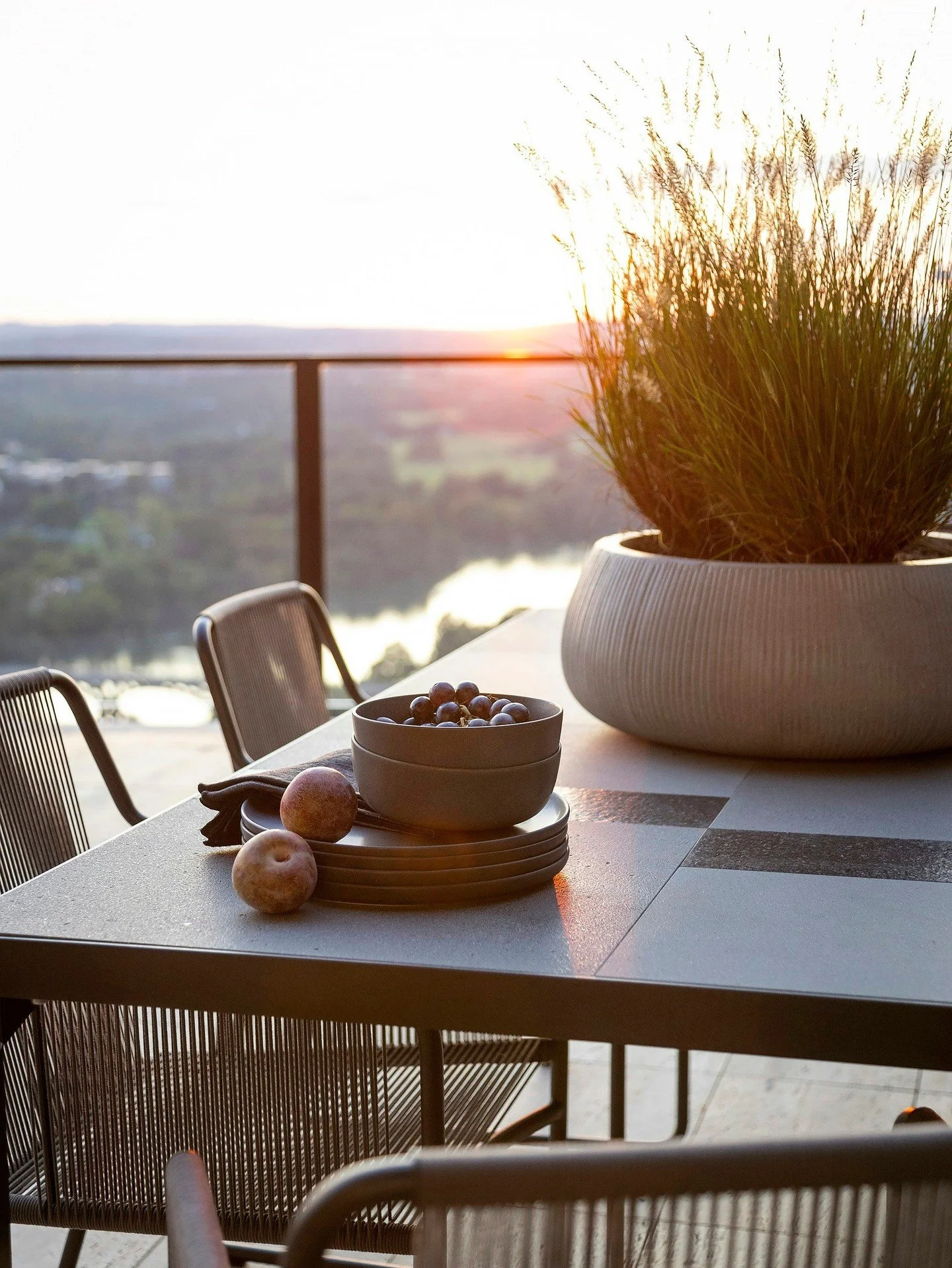 Every room needs places for the eye to rest. These are the moments that slow it down.

Architecture: @sandersarchitecture
Builder: @melde_construction
Photographer: @ryann_ford
Stylist: @adamfortner

#LuxuryInteriors #BespokeDesign #PenthouseLiving #