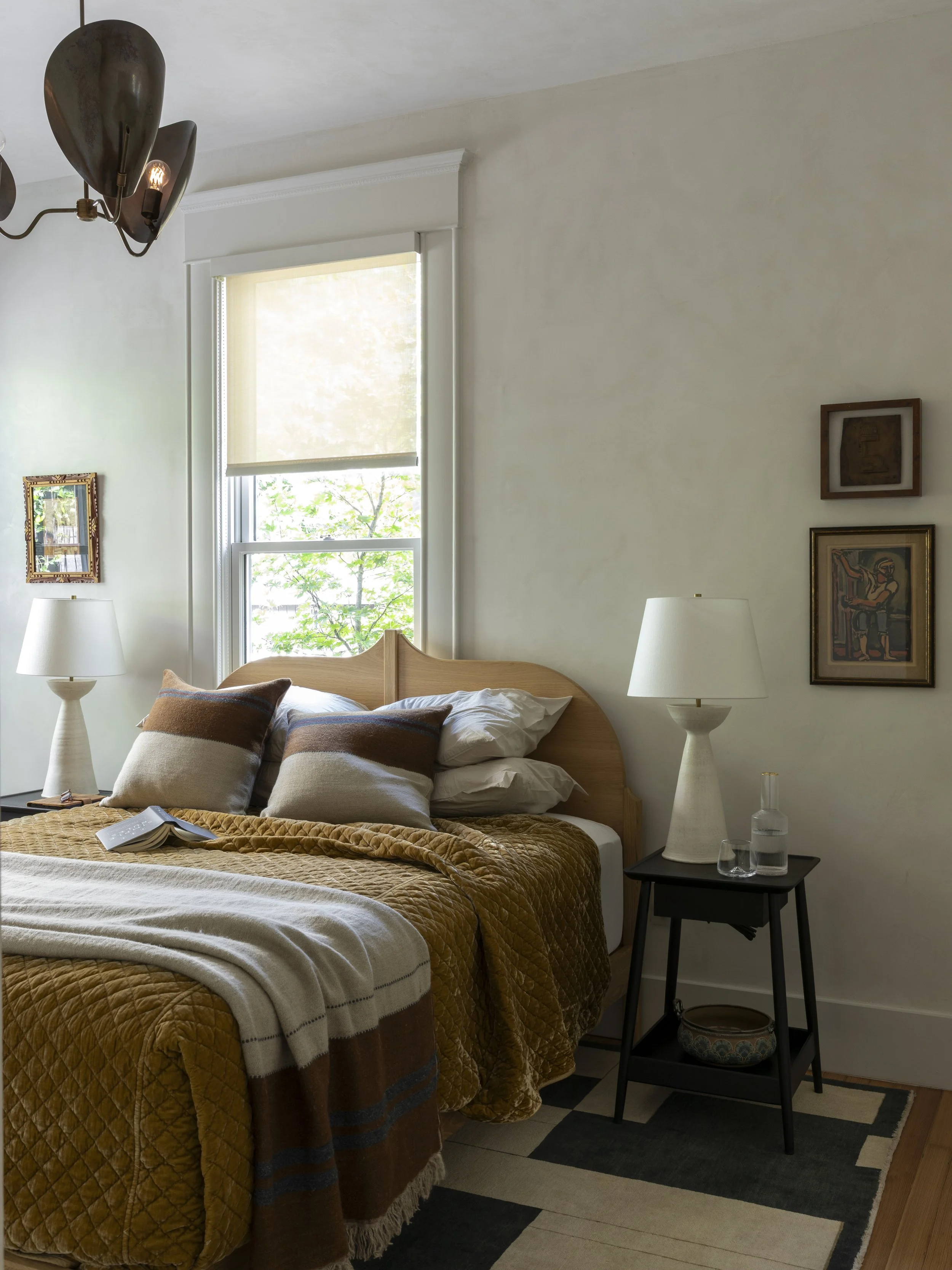 15. W9 Guest Bed.jpg