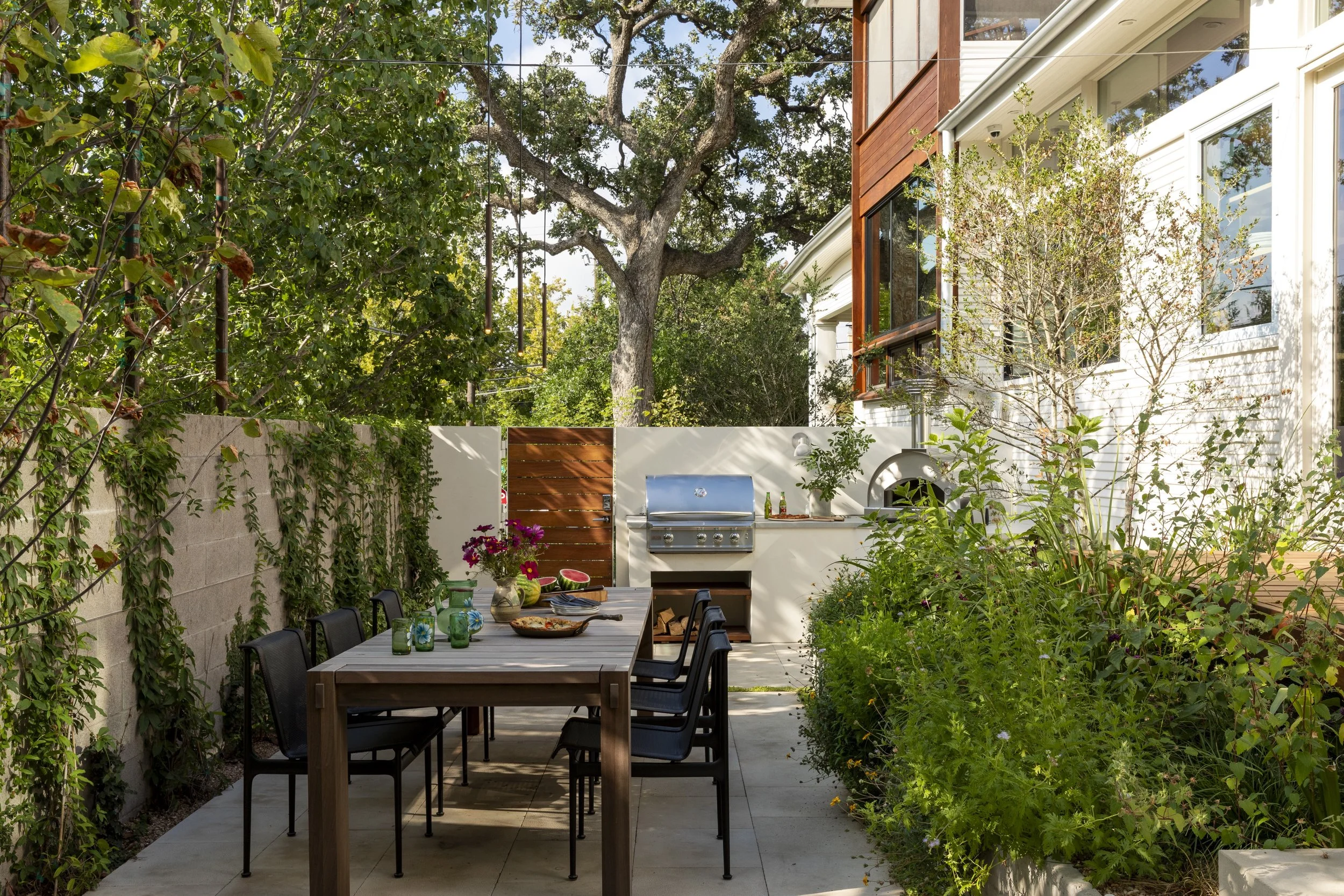 12. Outdoor Dining.jpg