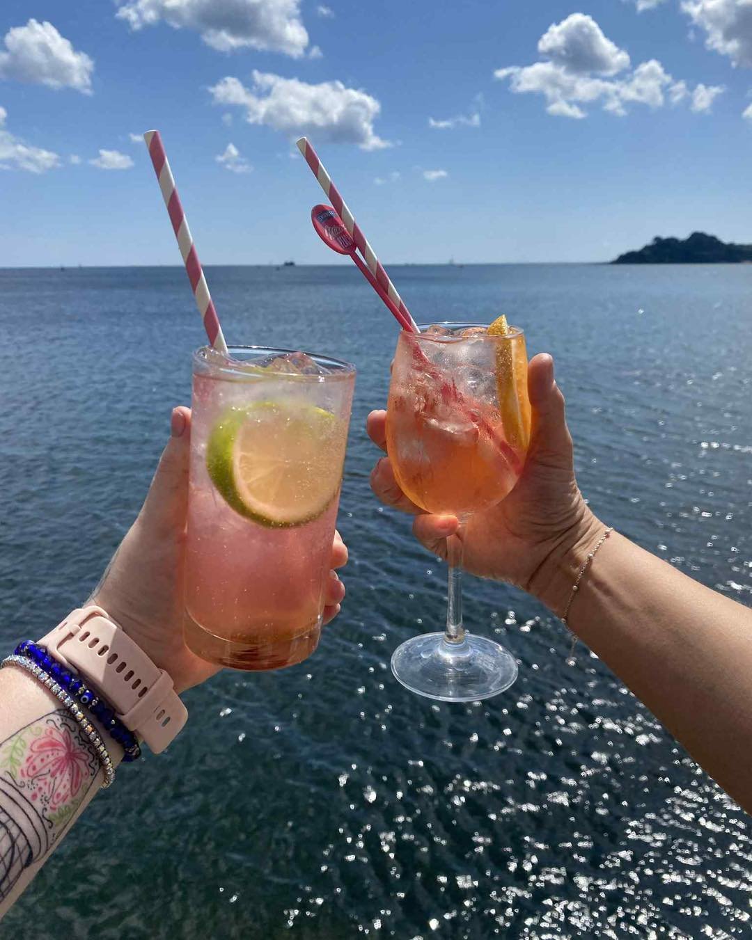 🍸 Cocktails with a View at Pier One – Summer Edition 🌞🌊
Sip into summer with our brand-new seasonal cocktails, crafted for sunny days, seaside vibes, and unforgettable sunsets.
✨ Now on the menu:
Miami Peach Spritz
🍑 Smirnoff Miami Peach
