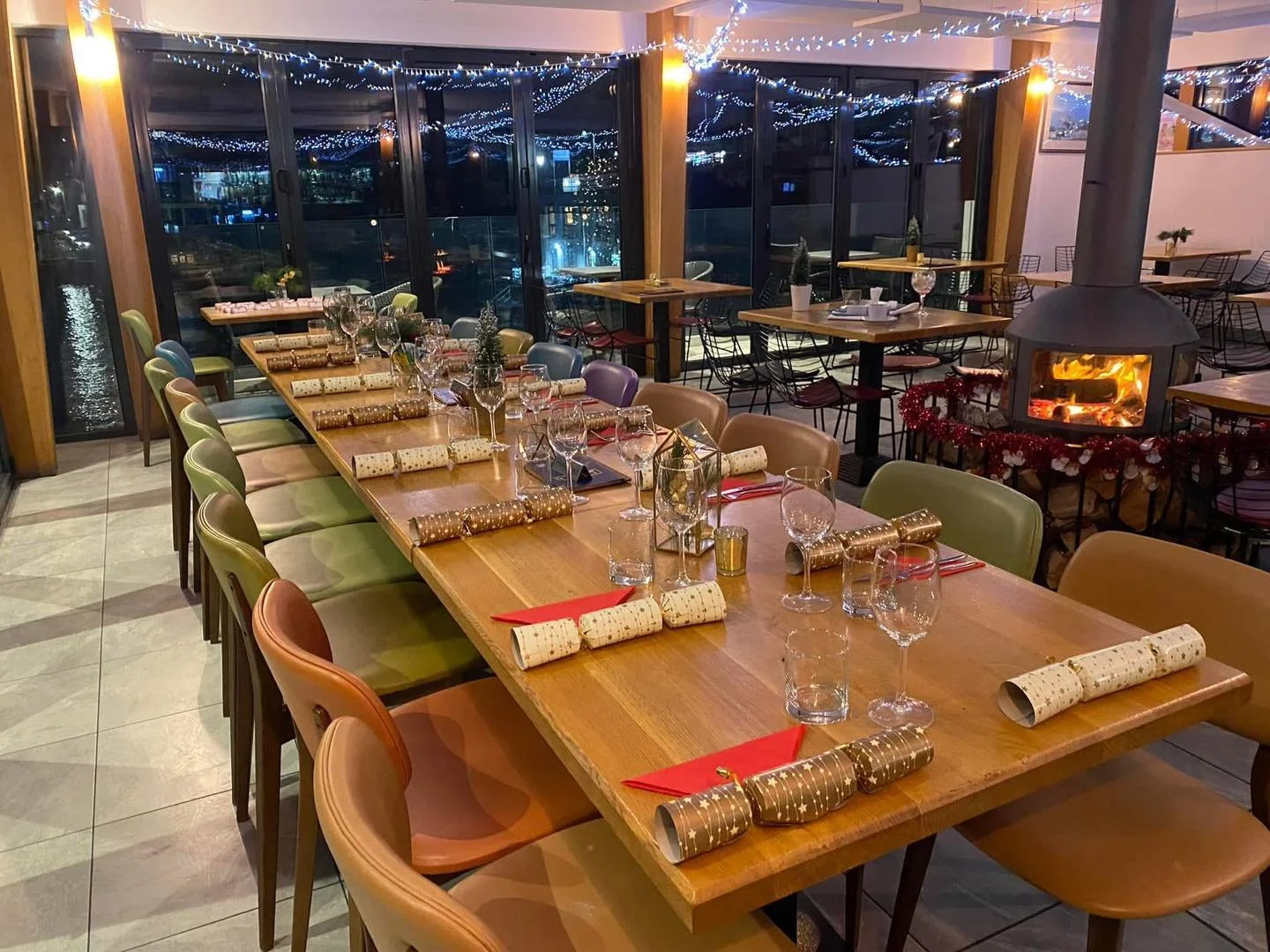 We still have a few spaces left for festive dining – but they won’t be around for long!
๐ฝ๏ธ Celebrate with friends, family, or colleagues in style by the sea.
๐ฅ Enjoy delicious seasonal dishes, sparkling drinks & our stunning water