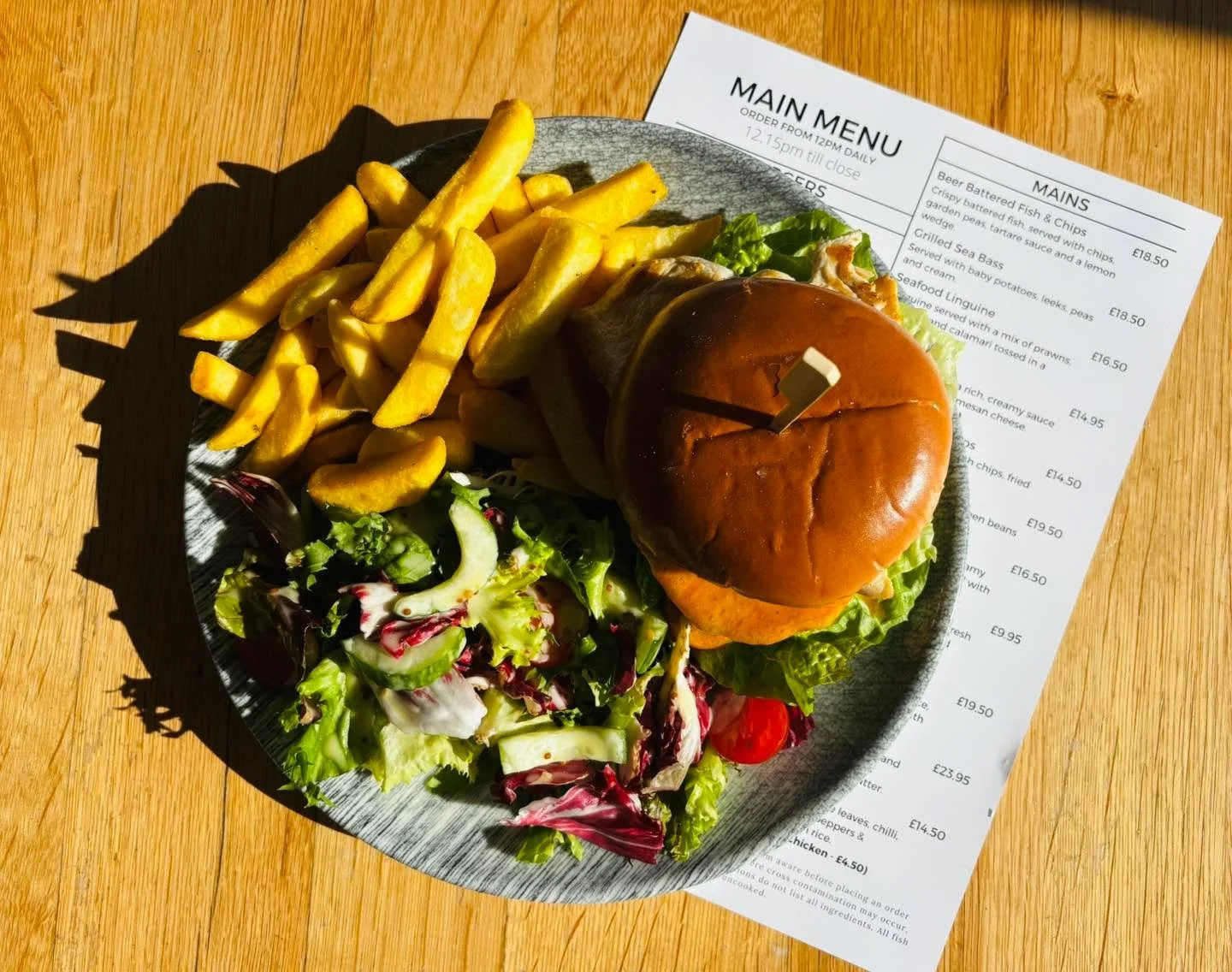 ๐ถ๏ธ For the spice lovers — our Spicy Burger brings the heat!
Chicken or beef, you choose. Can you handle it? ๐ฅ