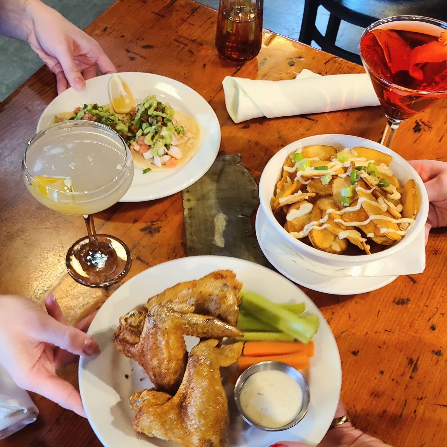 Friends will meet you for happy hour...
But REAL friends will share their plates!
😉🥂
Open today 3-10pm
-
#littlebitofeverything #happyhour #meetmeatthetinroom #craftsmanshipandcommunity #thirstythursday